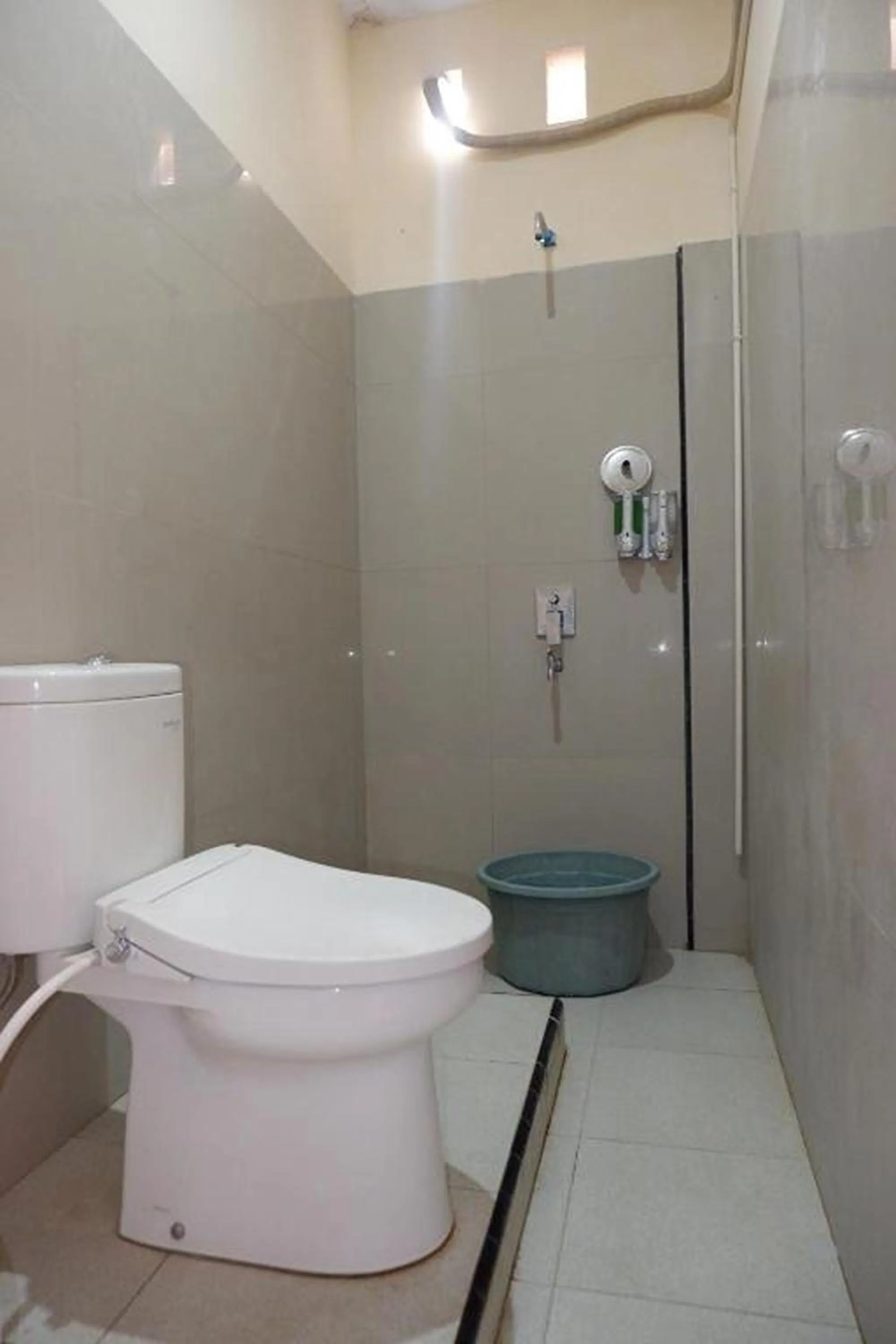 Shower in Hotel Manggasa Makale