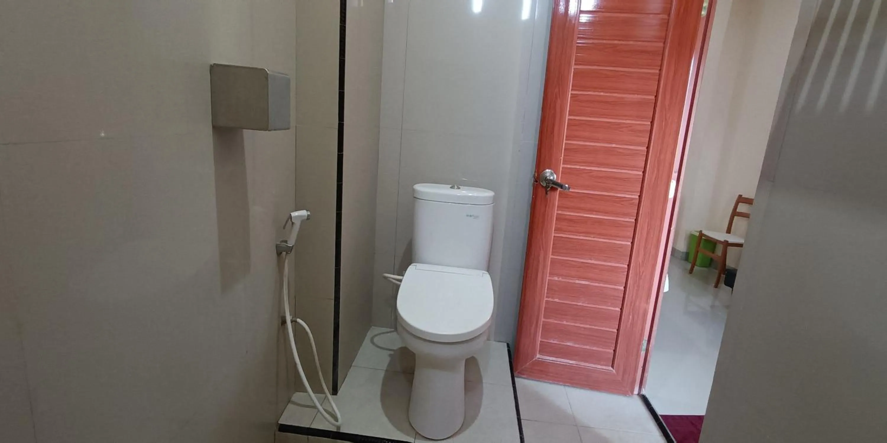 Shower in Hotel Manggasa Makale