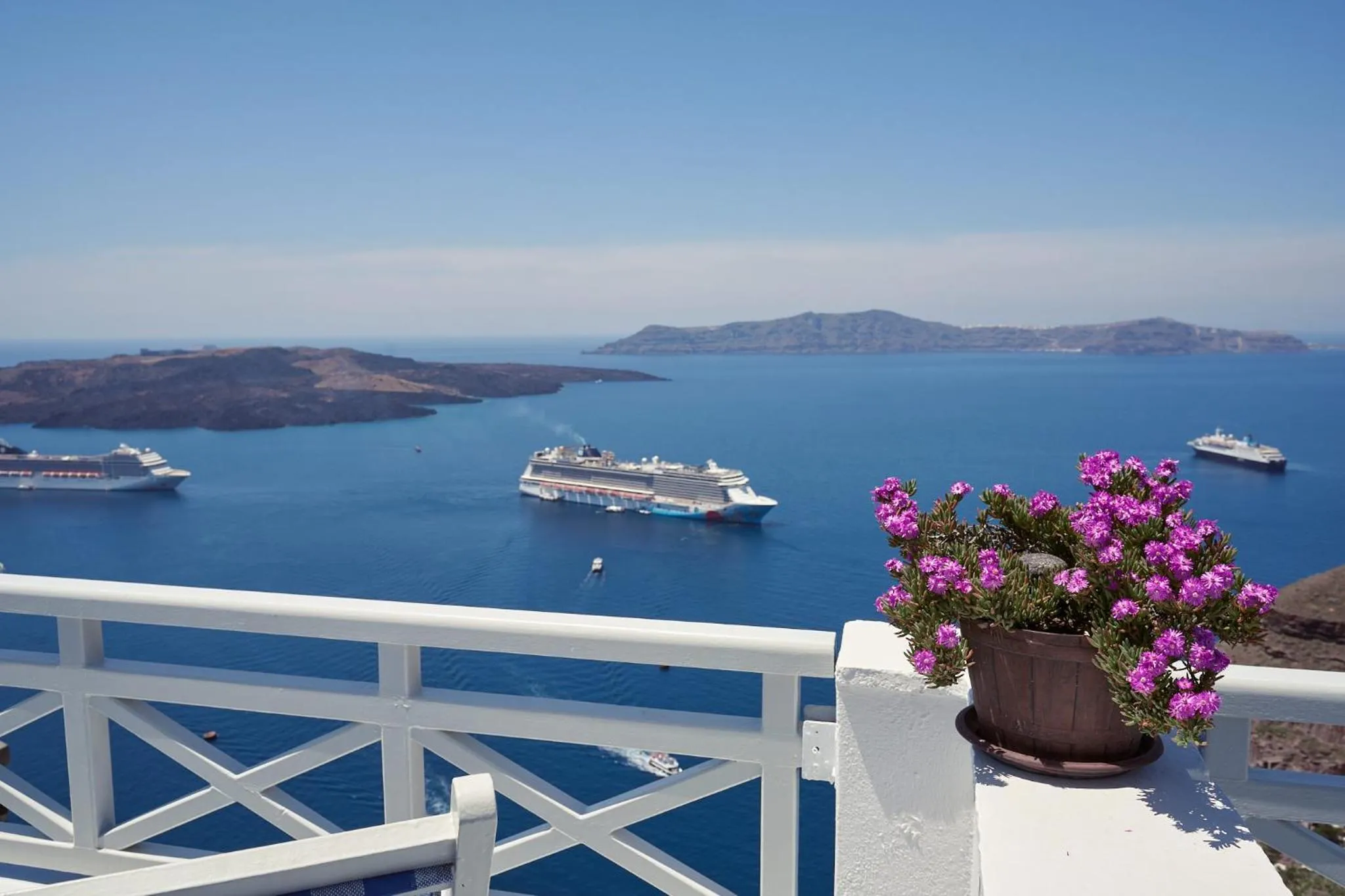 Day in Amphitheater Cave Houses