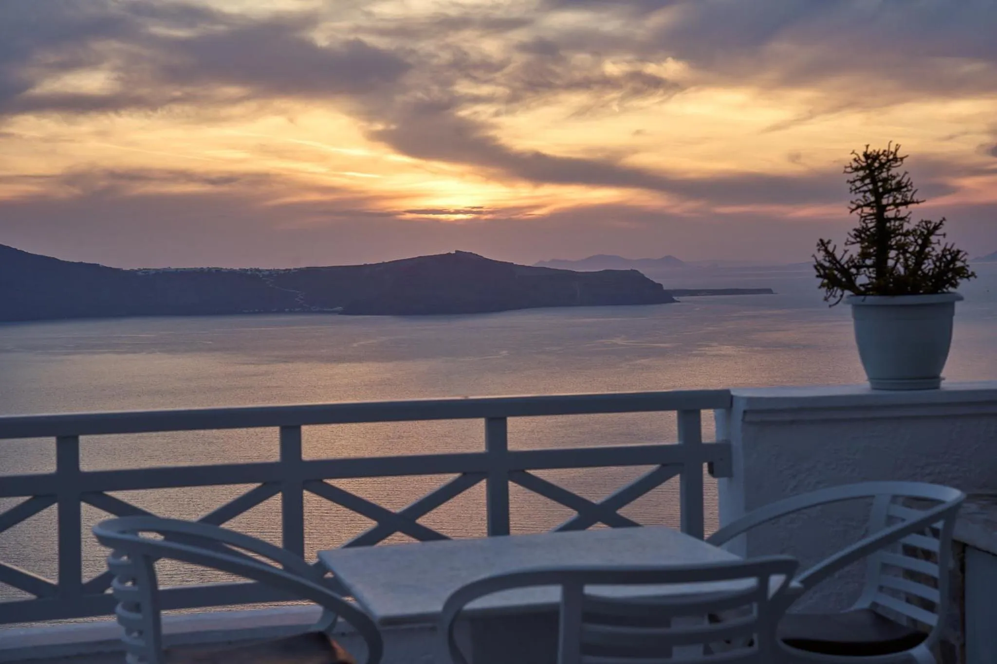 Day in Amphitheater Cave Houses