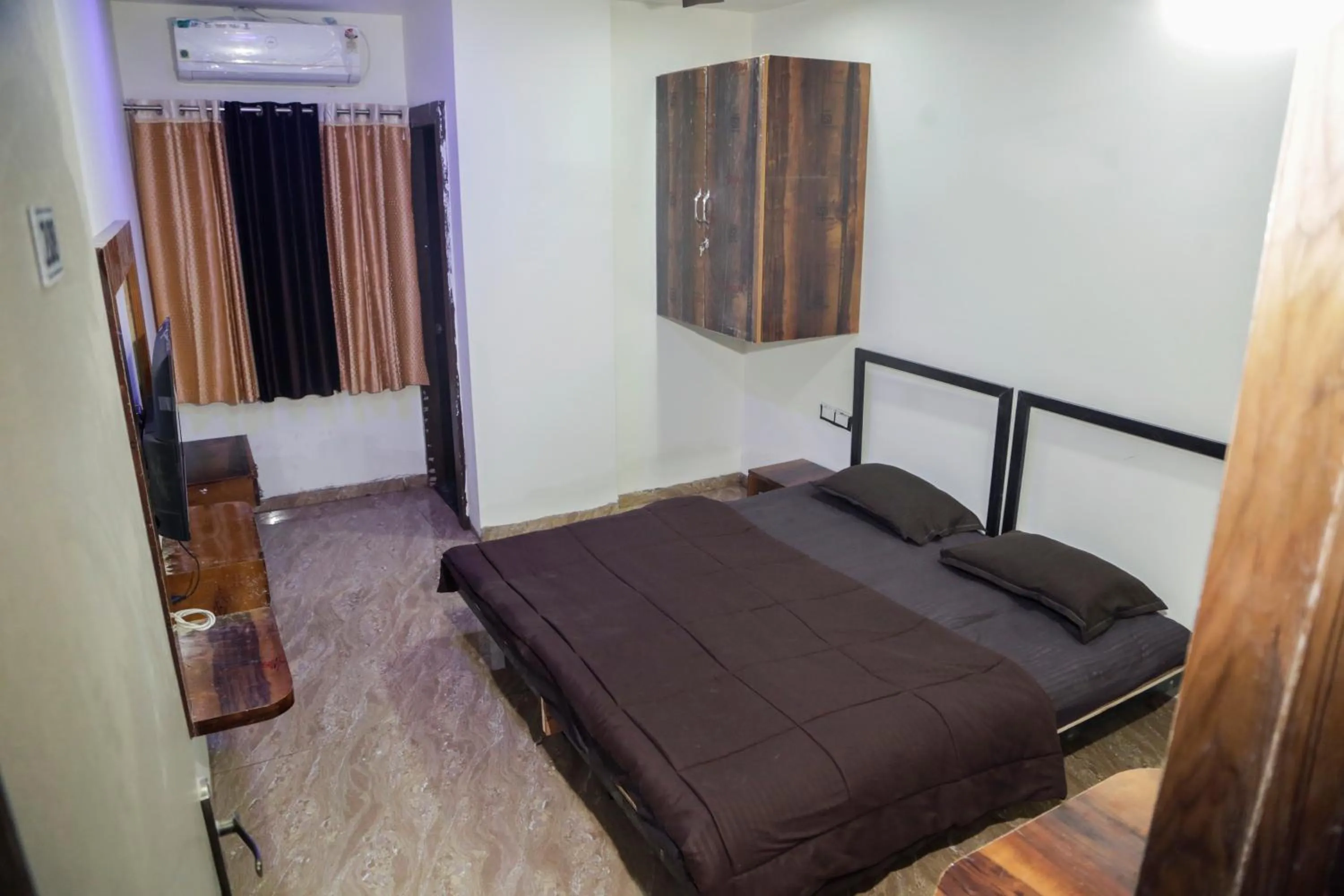 Bed in Hotel Kiwi Inn