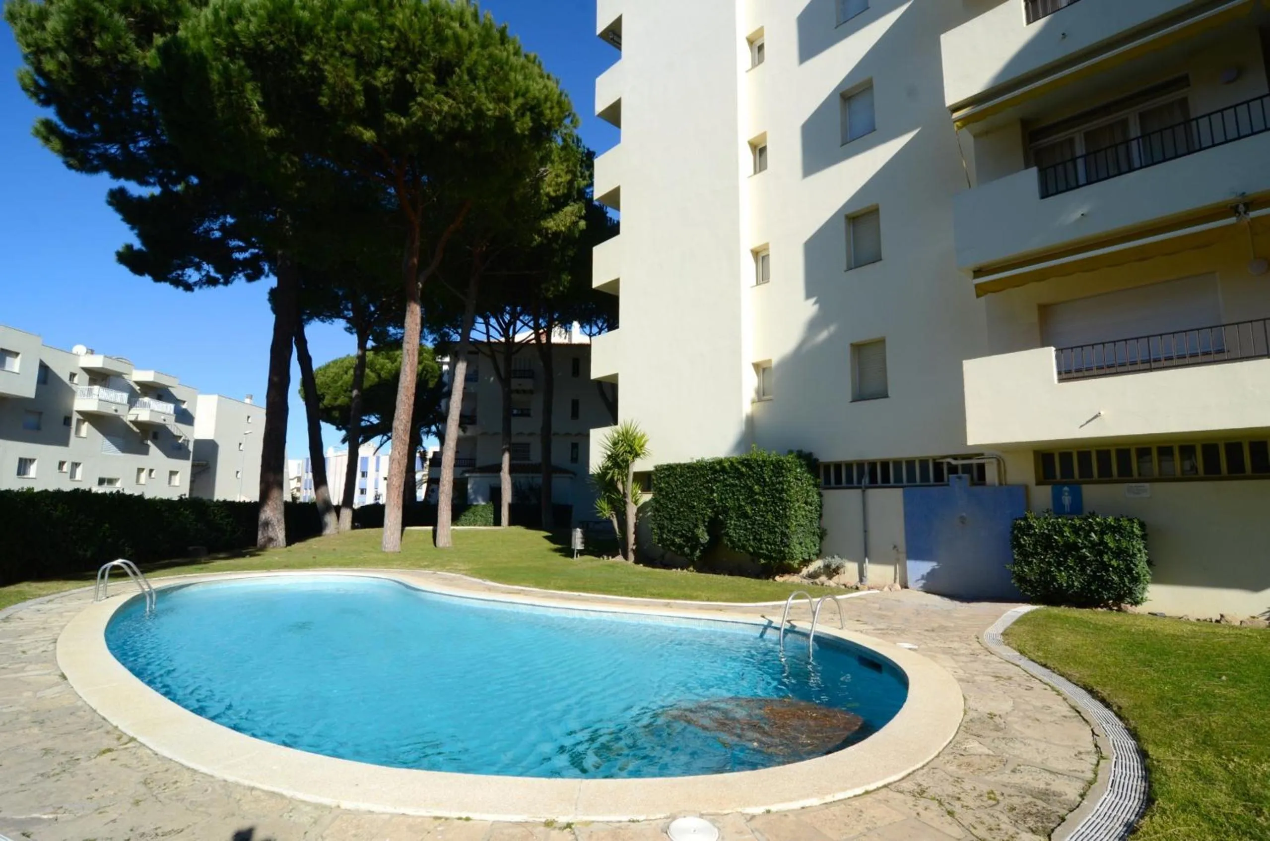 Swimming pool in Pueblo Amarres BA-101