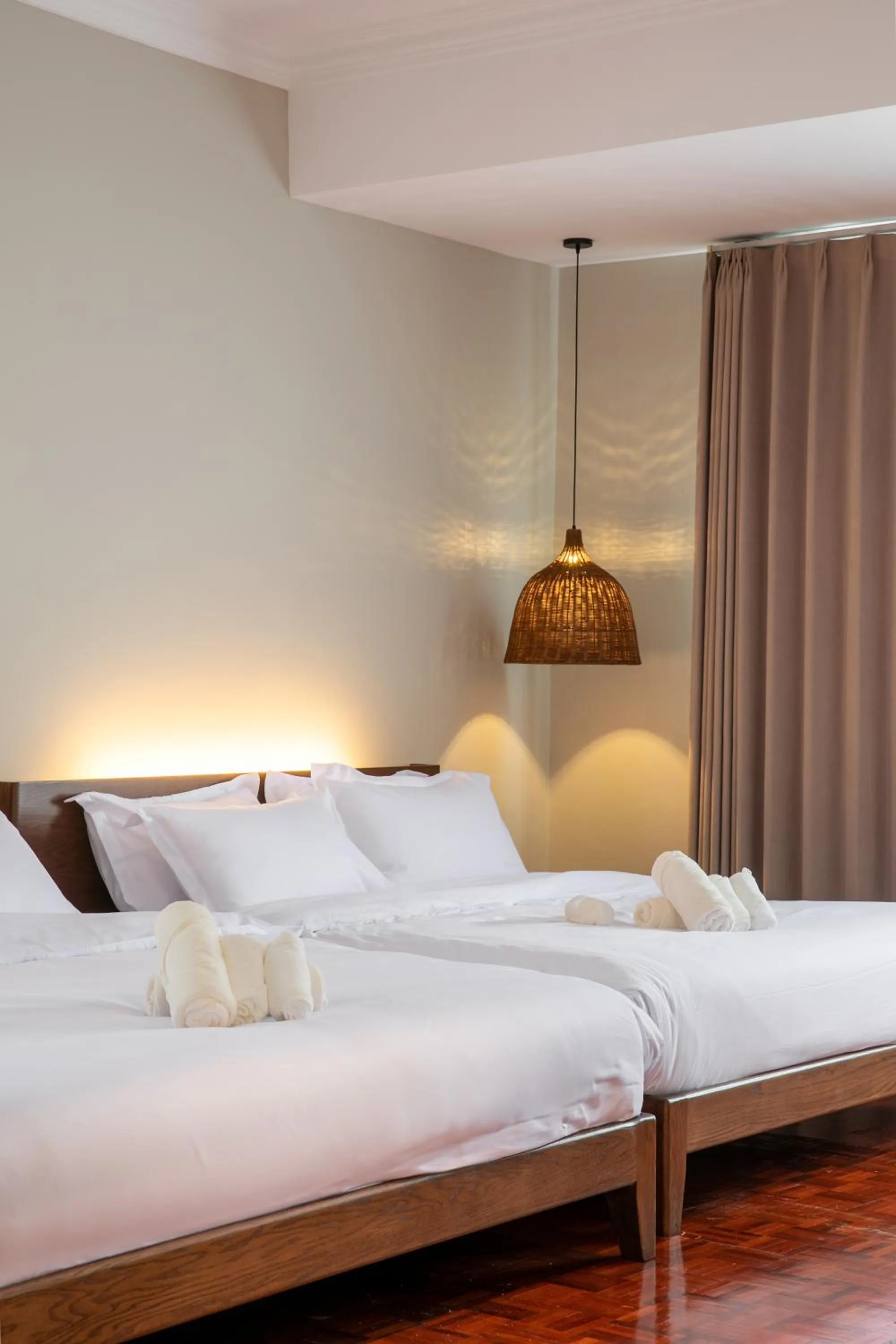 Bed in Kontor Mansion - 3 mins to Teluk Chempedak Beach & Private Pool