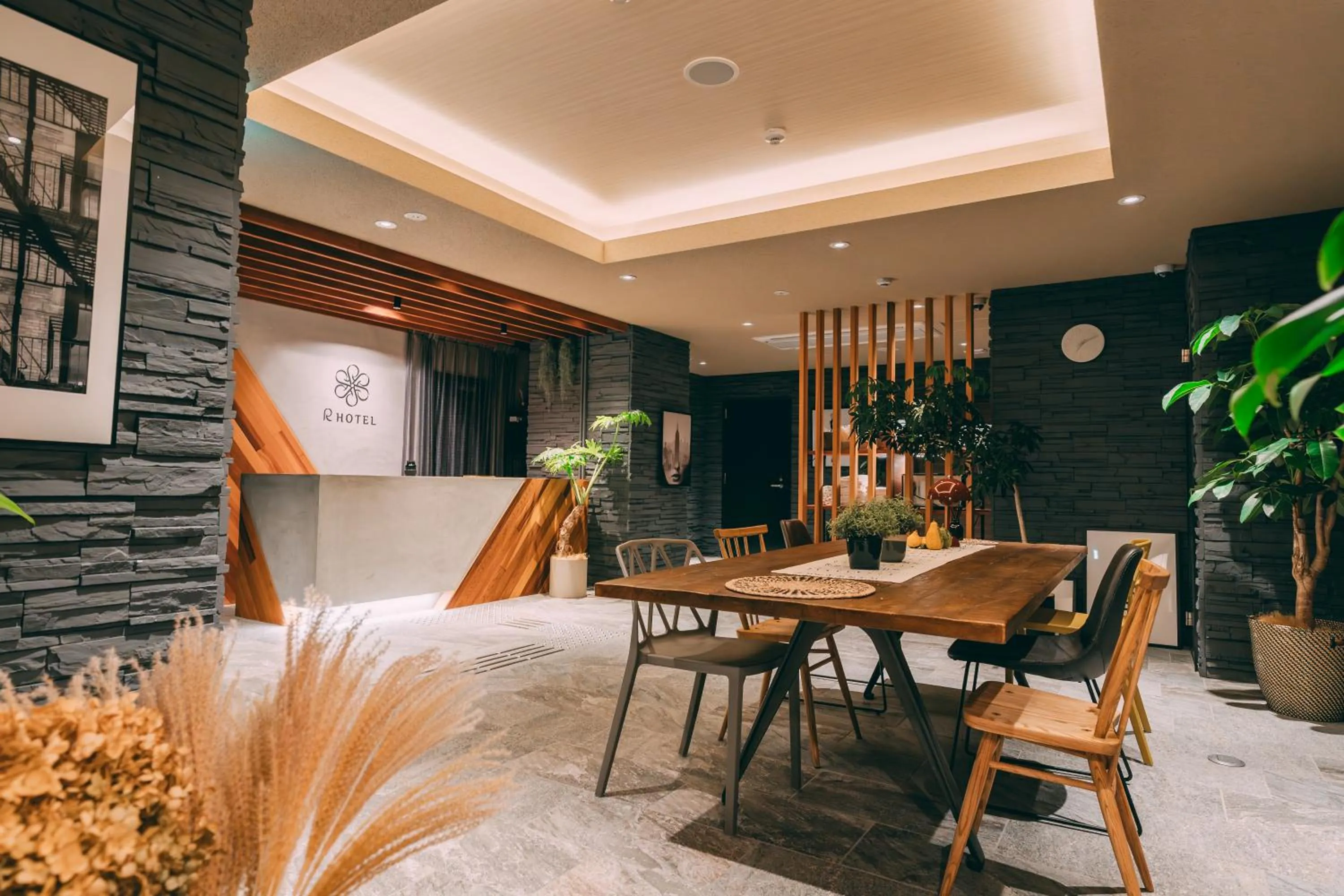 Lobby or reception in R Hotel Honmachi