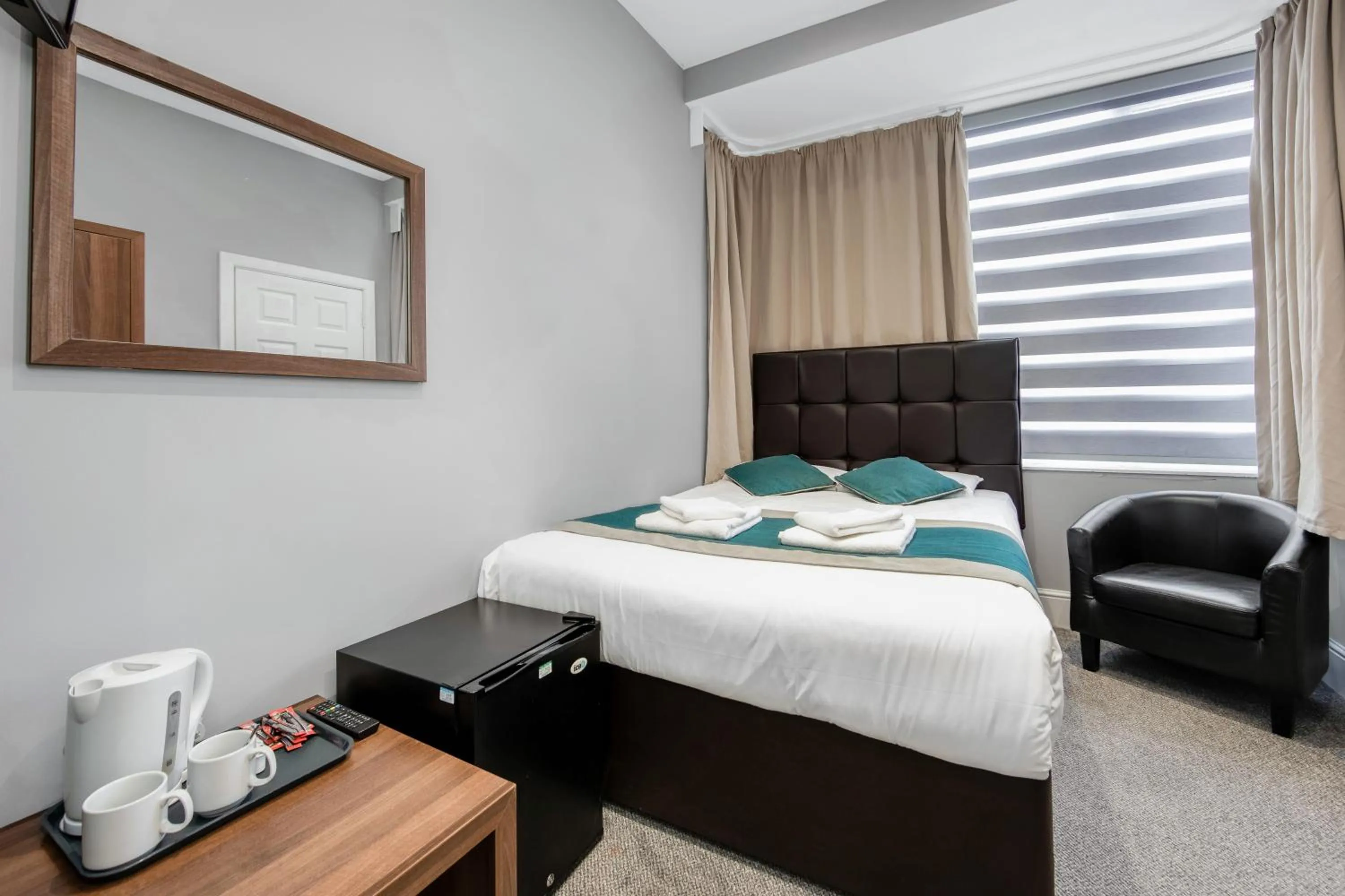 Bed in King Solomon Hotel- Golders Green