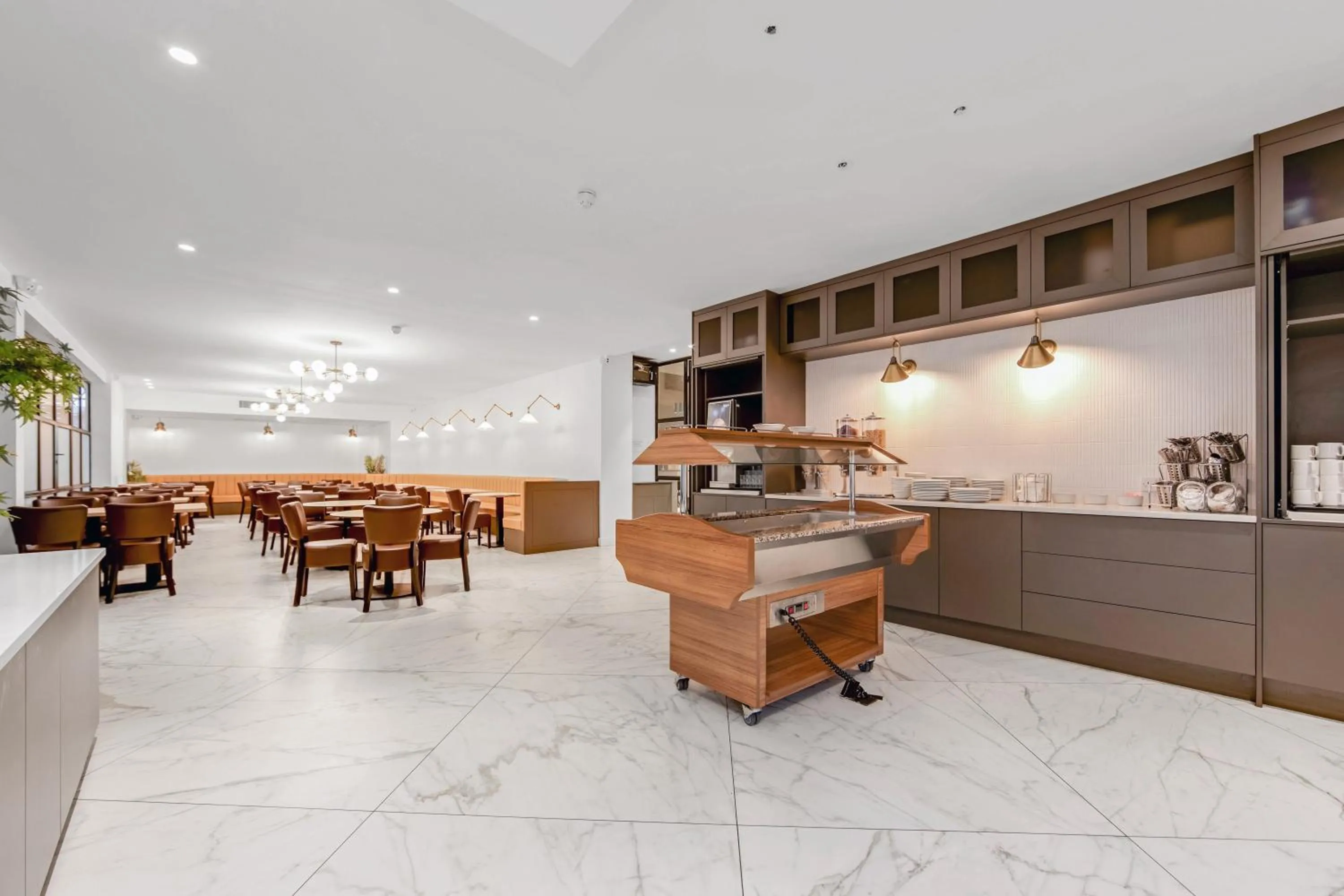 Restaurant/places to eat in King Solomon Hotel- Golders Green