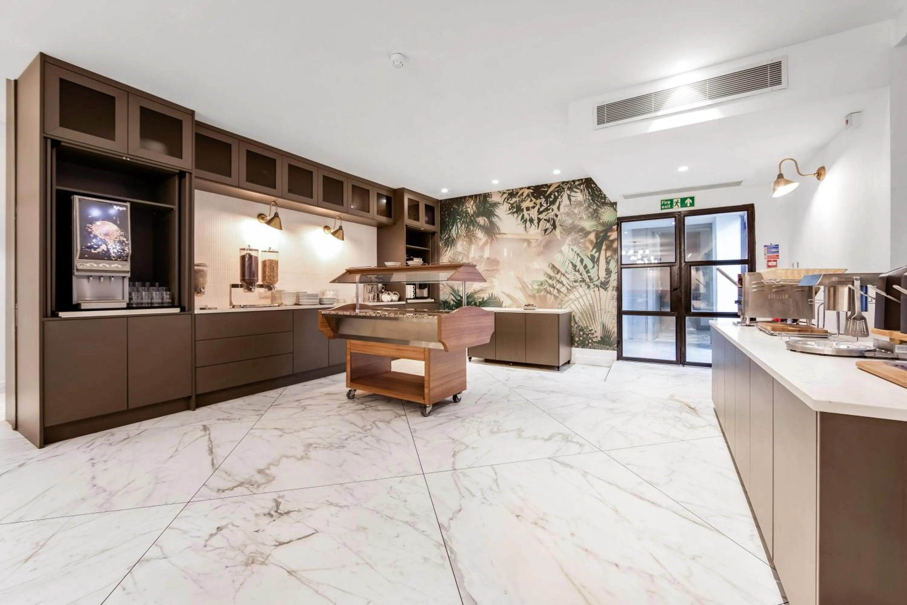 Restaurant/places to eat in King Solomon Hotel- Golders Green