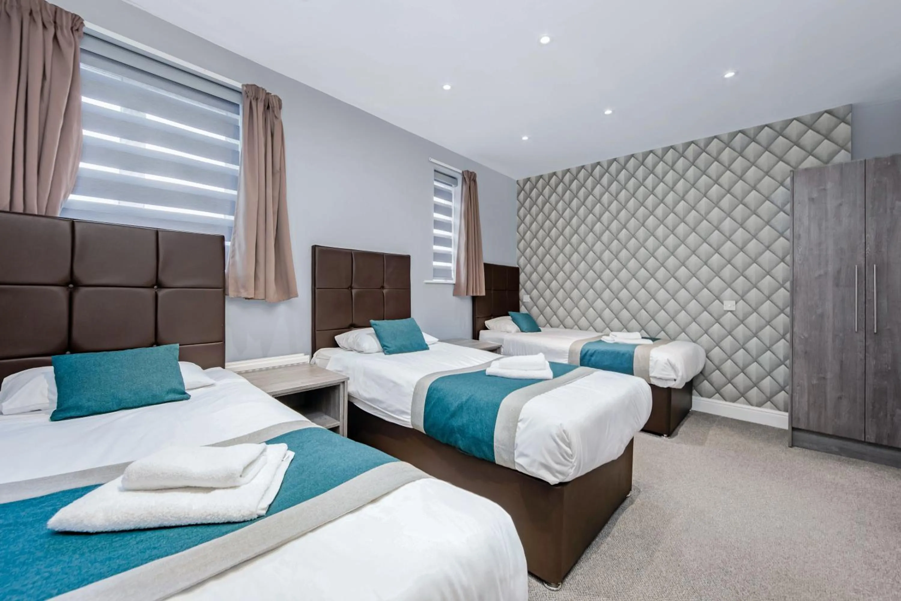 Bed in King Solomon Hotel- Golders Green