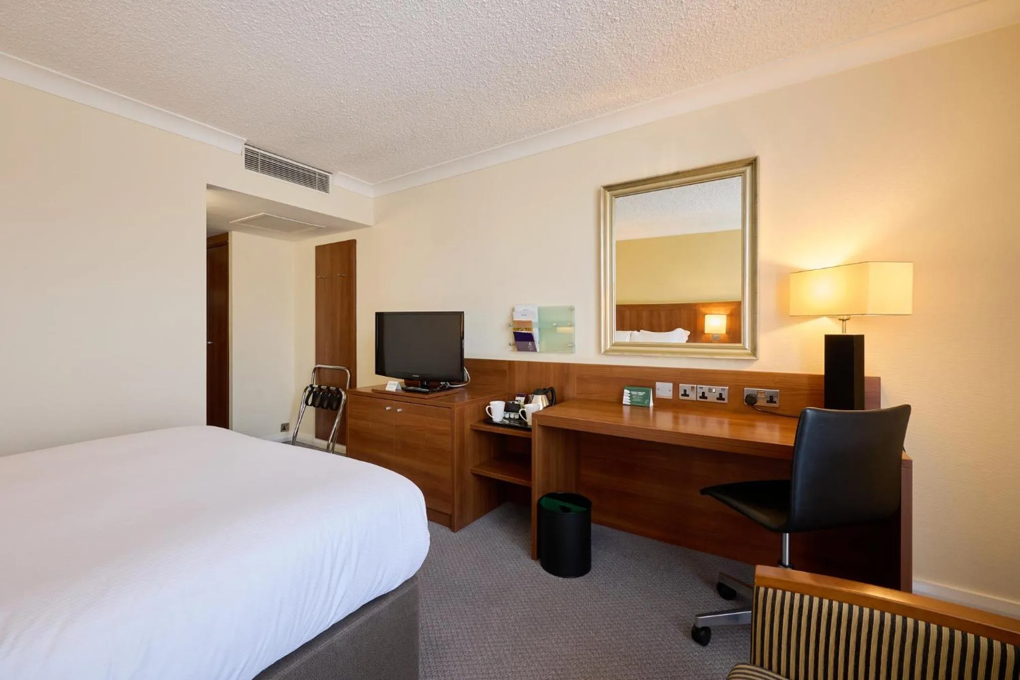 Photo of the whole room, Bed in Holiday Inn Newcastle Gosforth Park by IHG