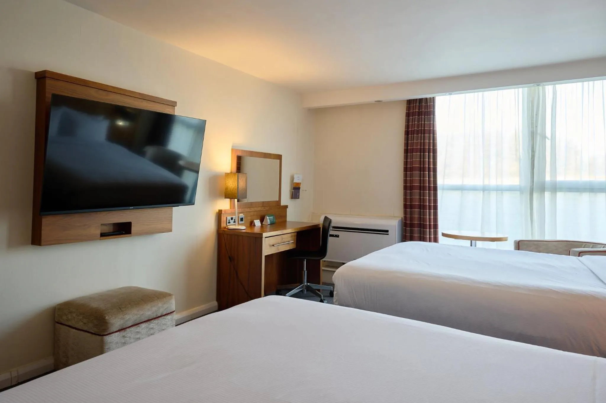 Photo of the whole room, Bed in Holiday Inn Newcastle Gosforth Park by IHG