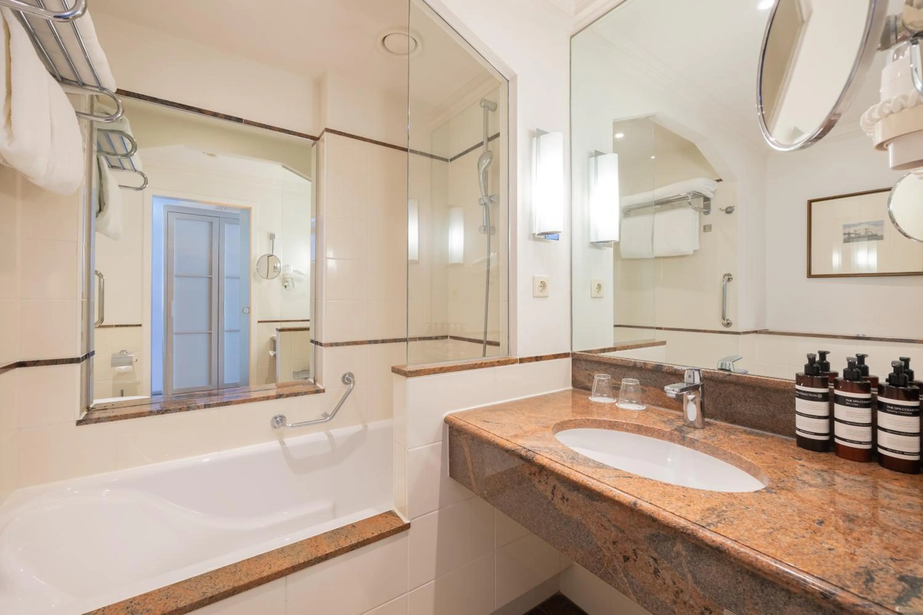 Toilet in Grand Hotel Amrâth Kurhaus The Hague Scheveningen