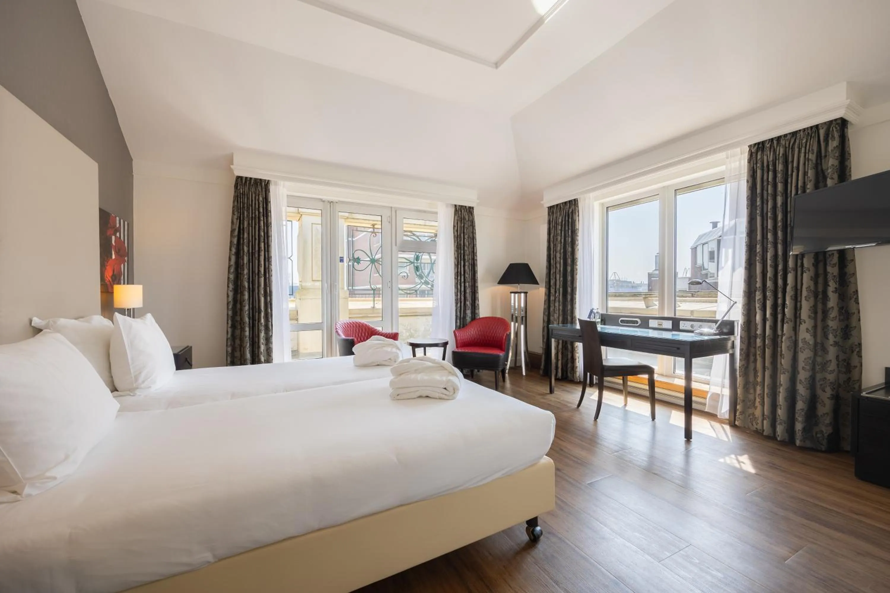 Bedroom, Bed in Grand Hotel Amrâth Kurhaus The Hague Scheveningen