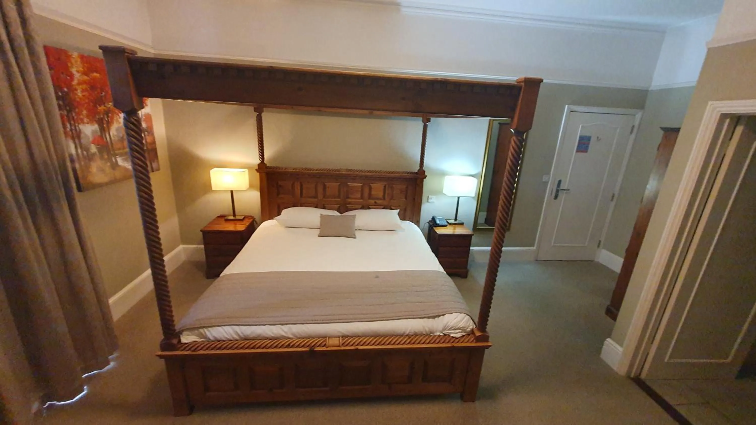 Bed in Alton House Hotel