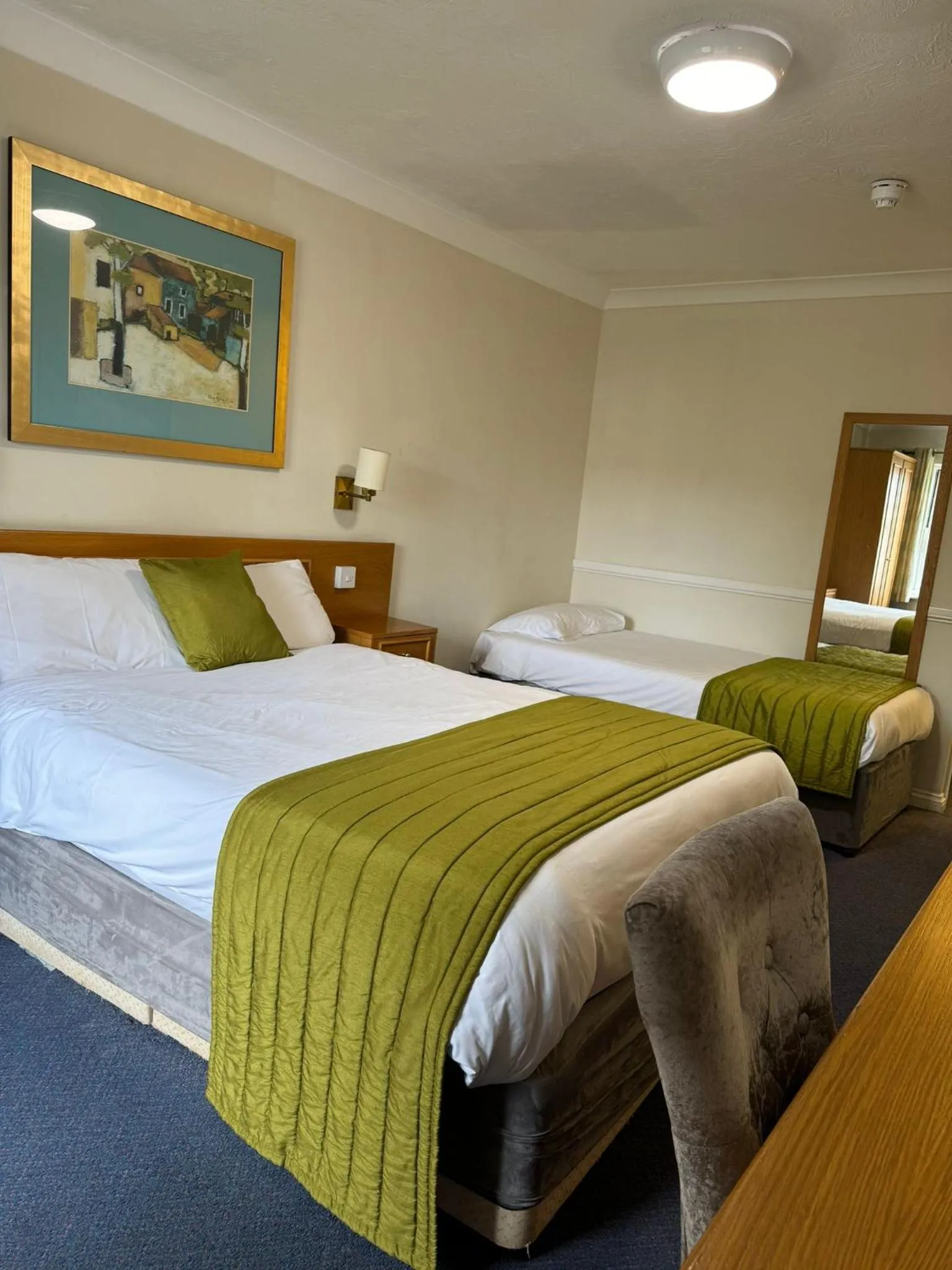 Photo of the whole room, Bed in Alton House Hotel