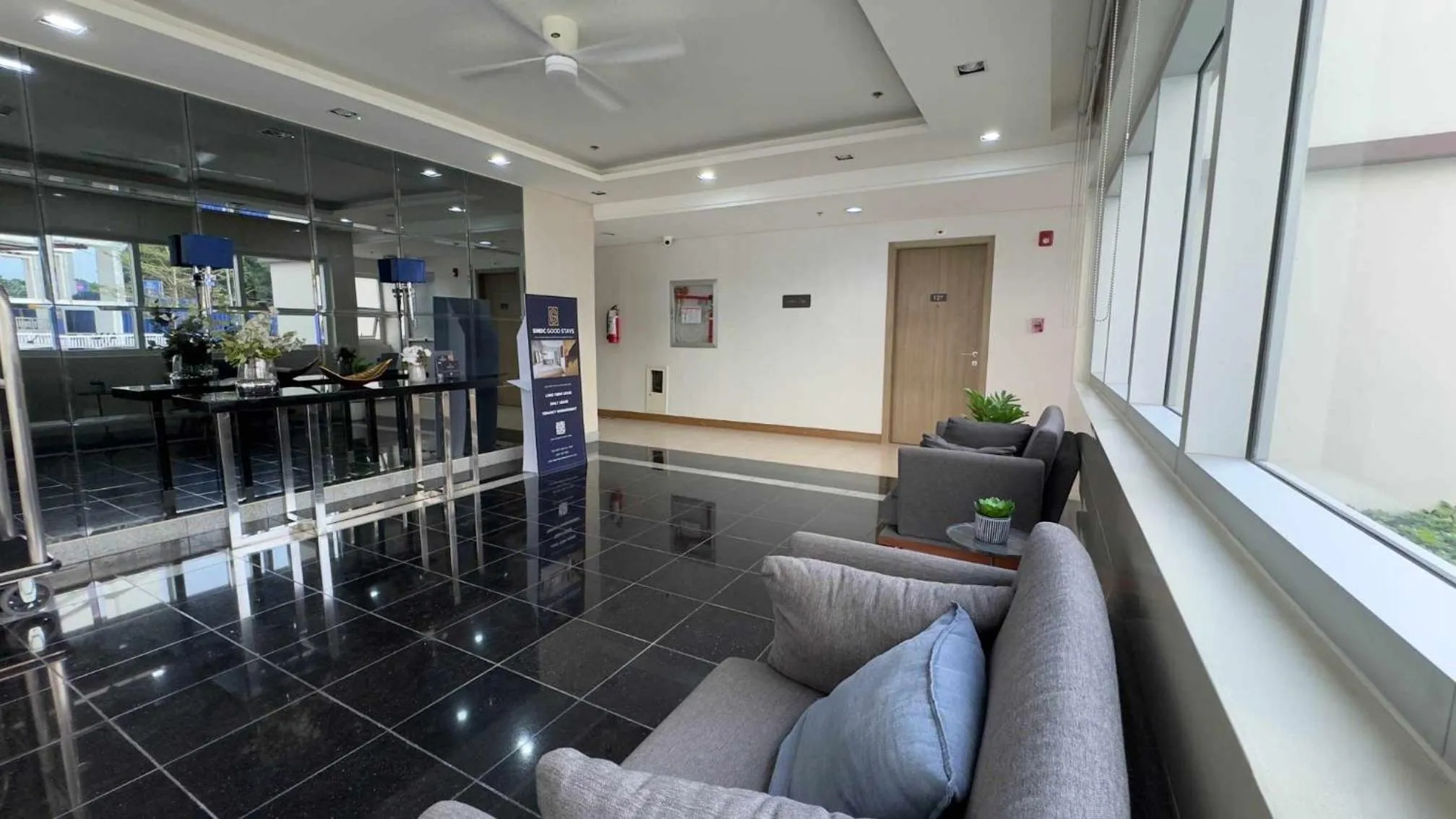 Seating area in Cozy Belle Suite Relaxing Place at SMDC Hope Residences