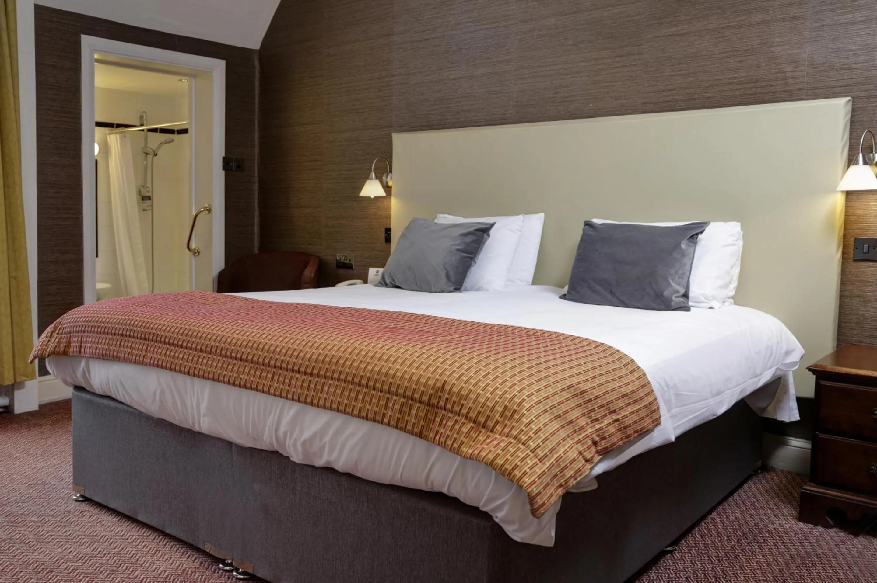 Bedroom, Bed in Rose & Crown Hotel Tonbridge By Uno