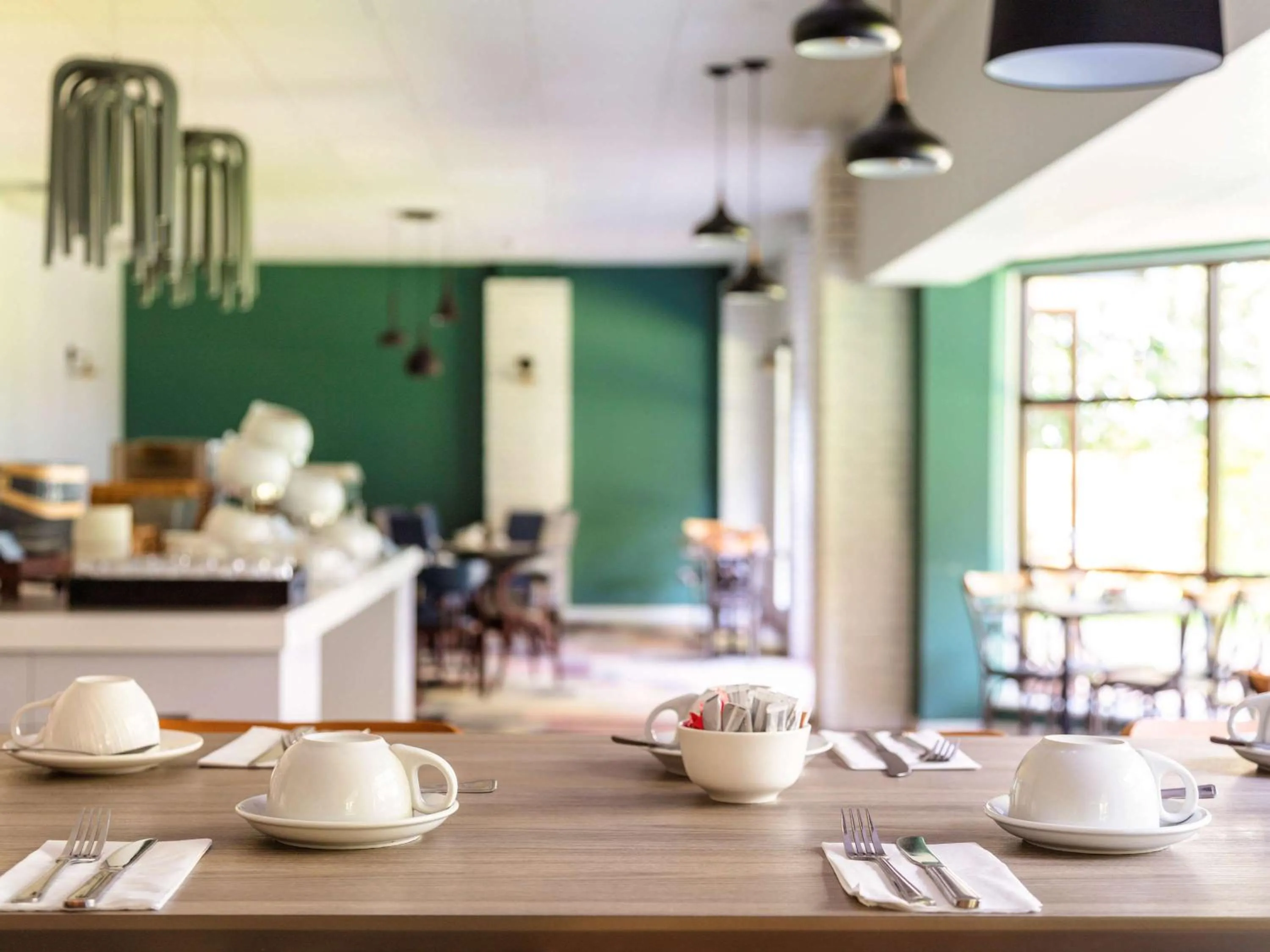 Restaurant/places to eat in Novotel Newcastle Airport