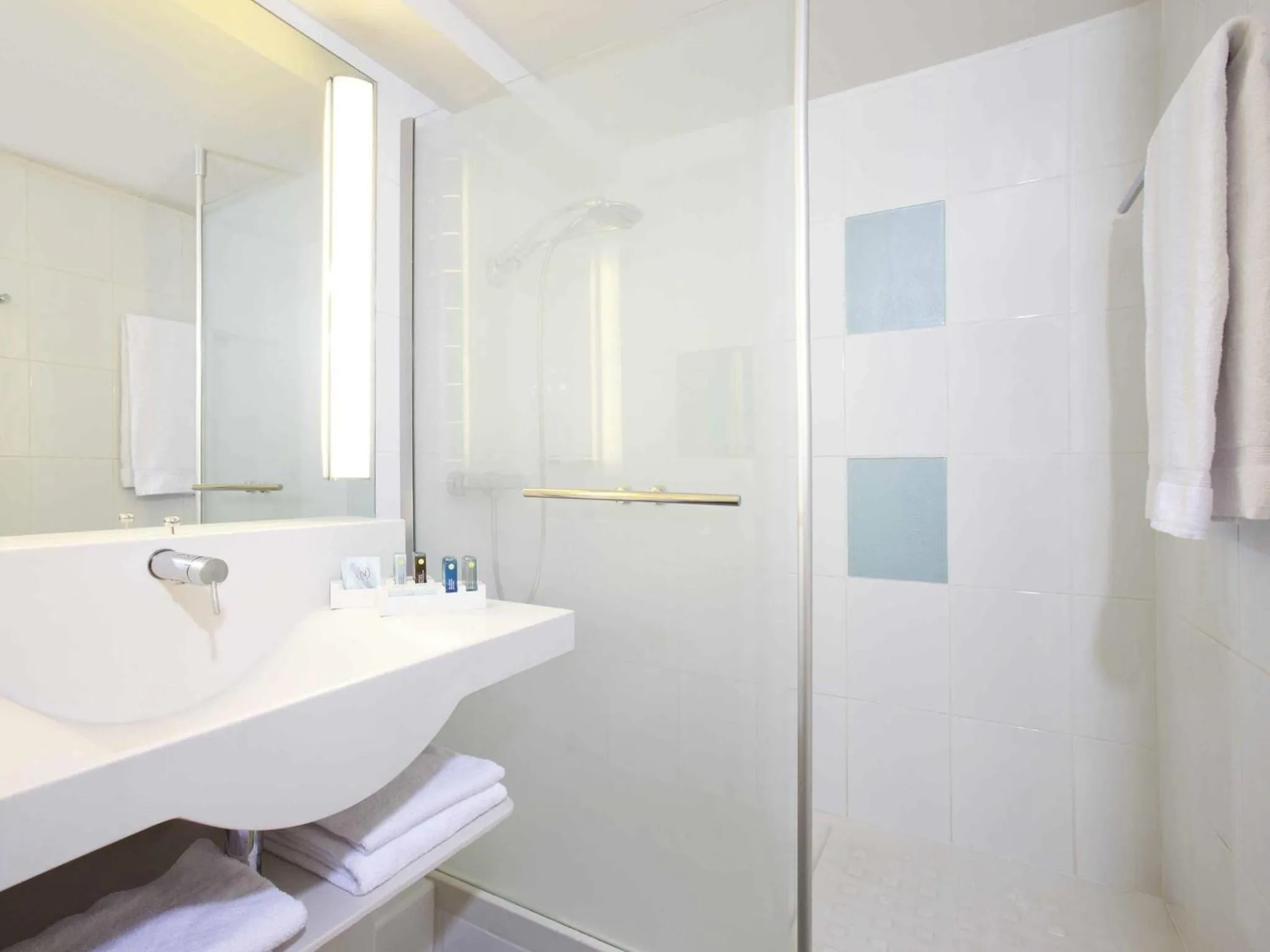 Bedroom in Novotel Newcastle Airport