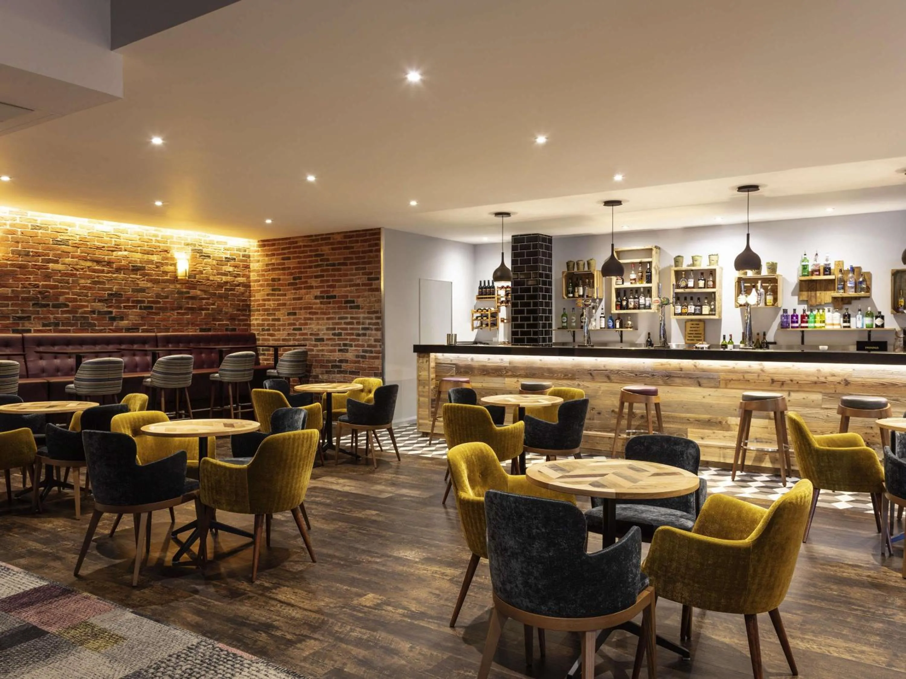 Restaurant/places to eat in Novotel Newcastle Airport