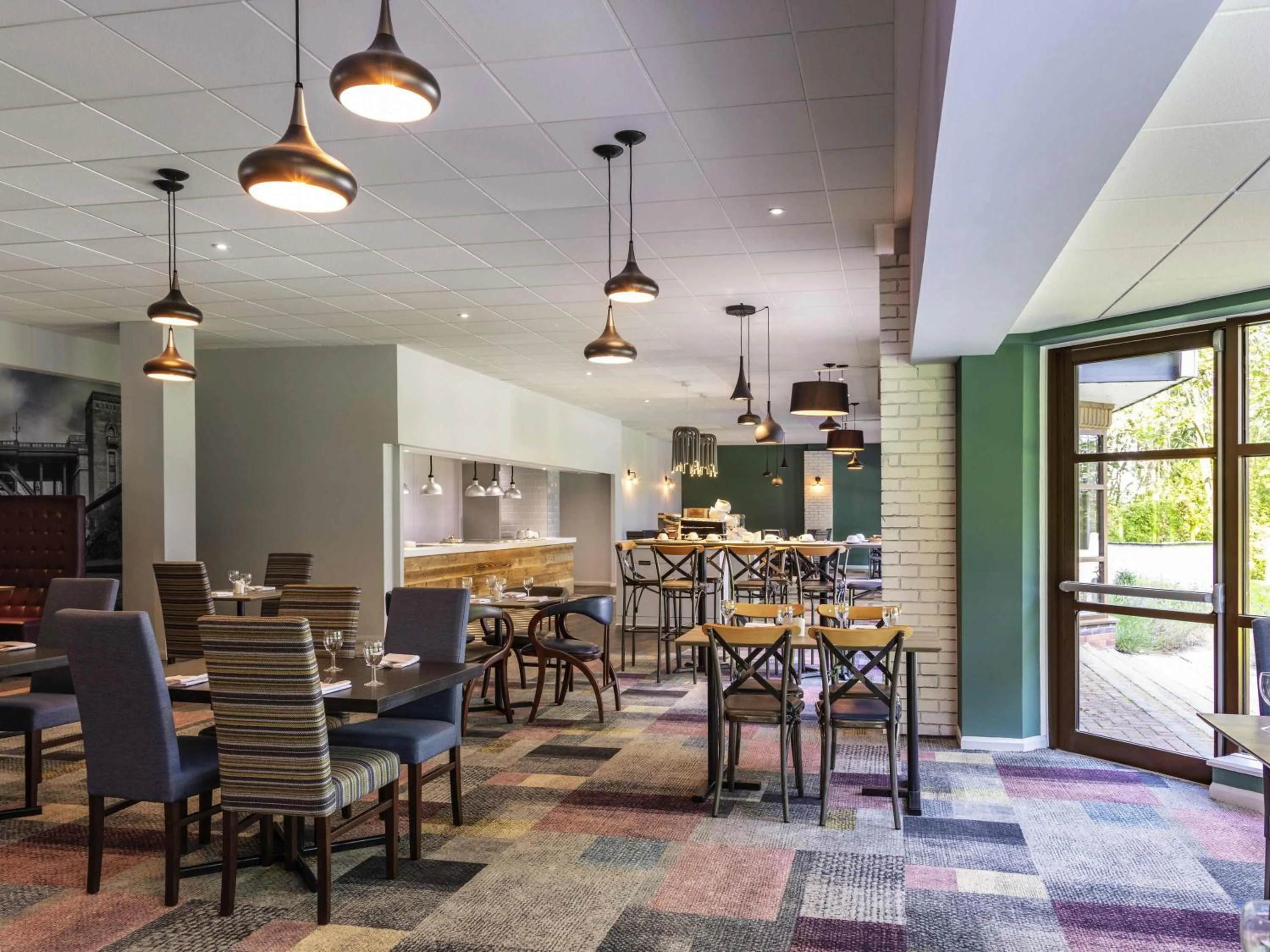 Restaurant/places to eat in Novotel Newcastle Airport