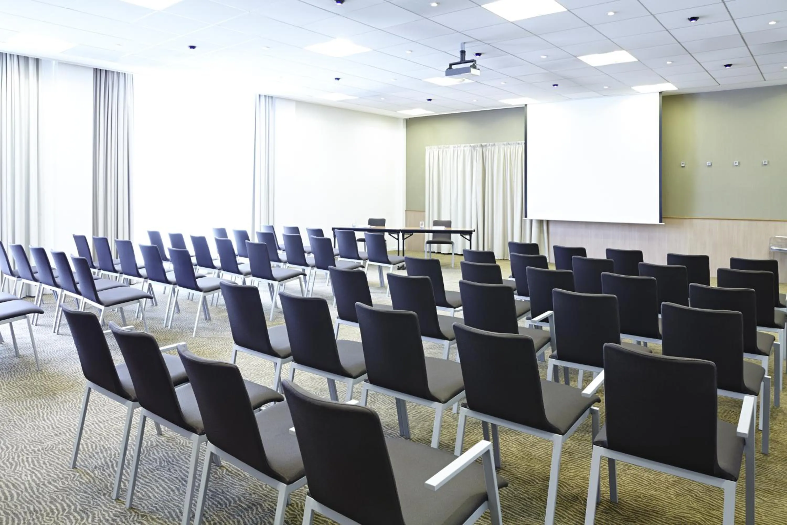 Meeting/conference room in Novotel Newcastle Airport