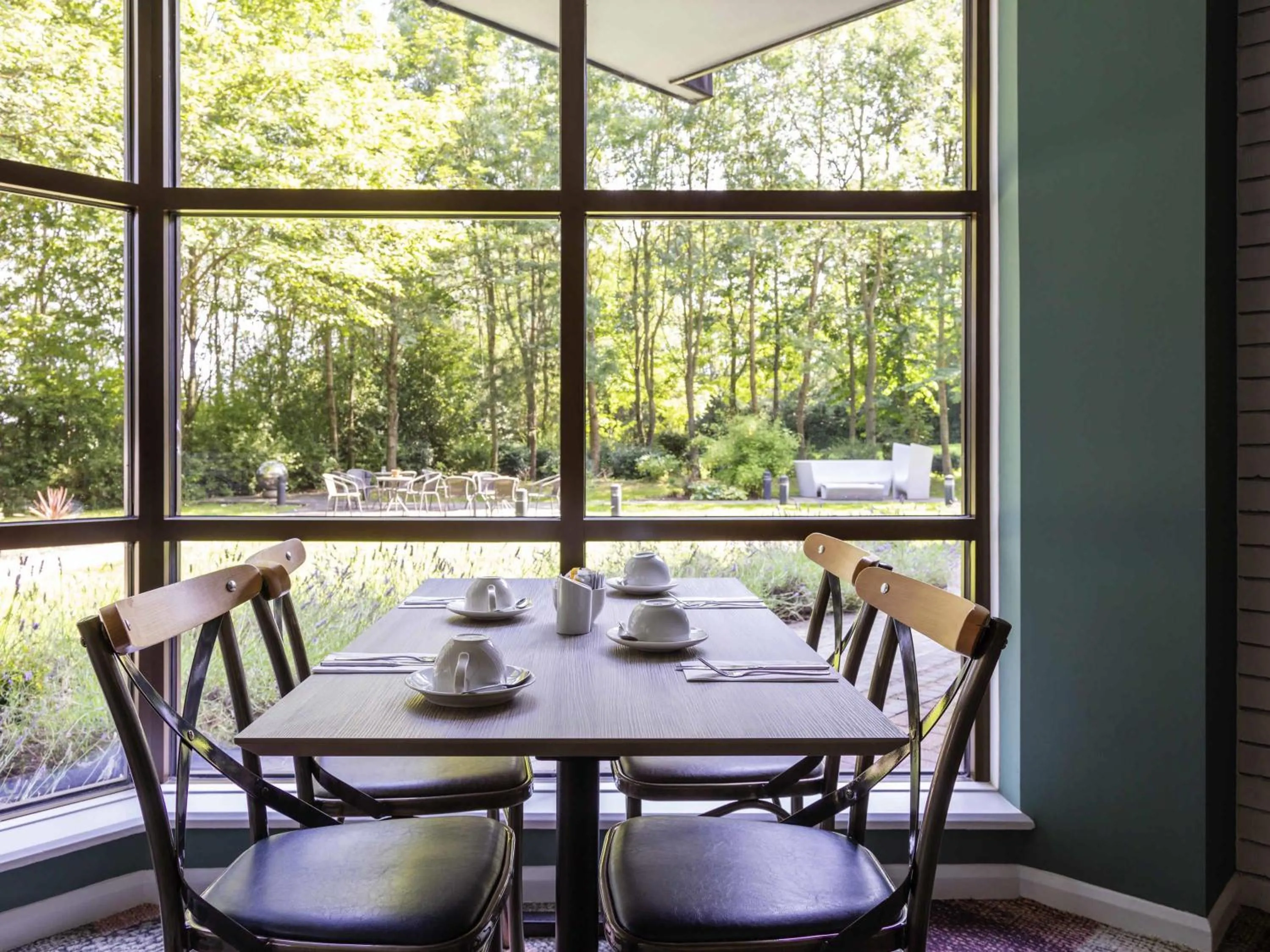 Restaurant/places to eat in Novotel Newcastle Airport