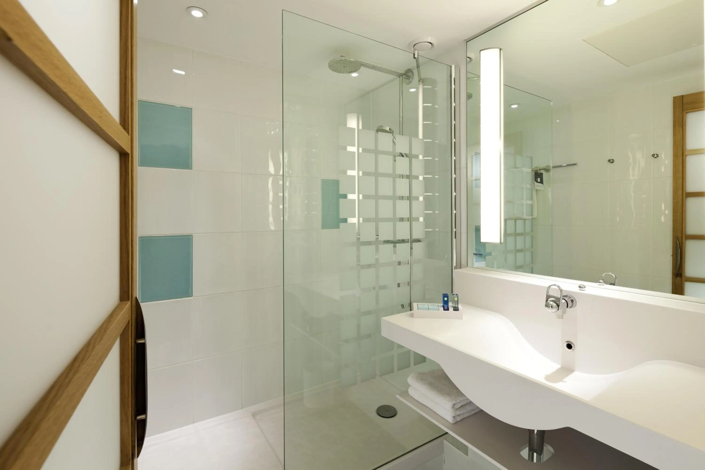 Bathroom in Novotel Newcastle Airport