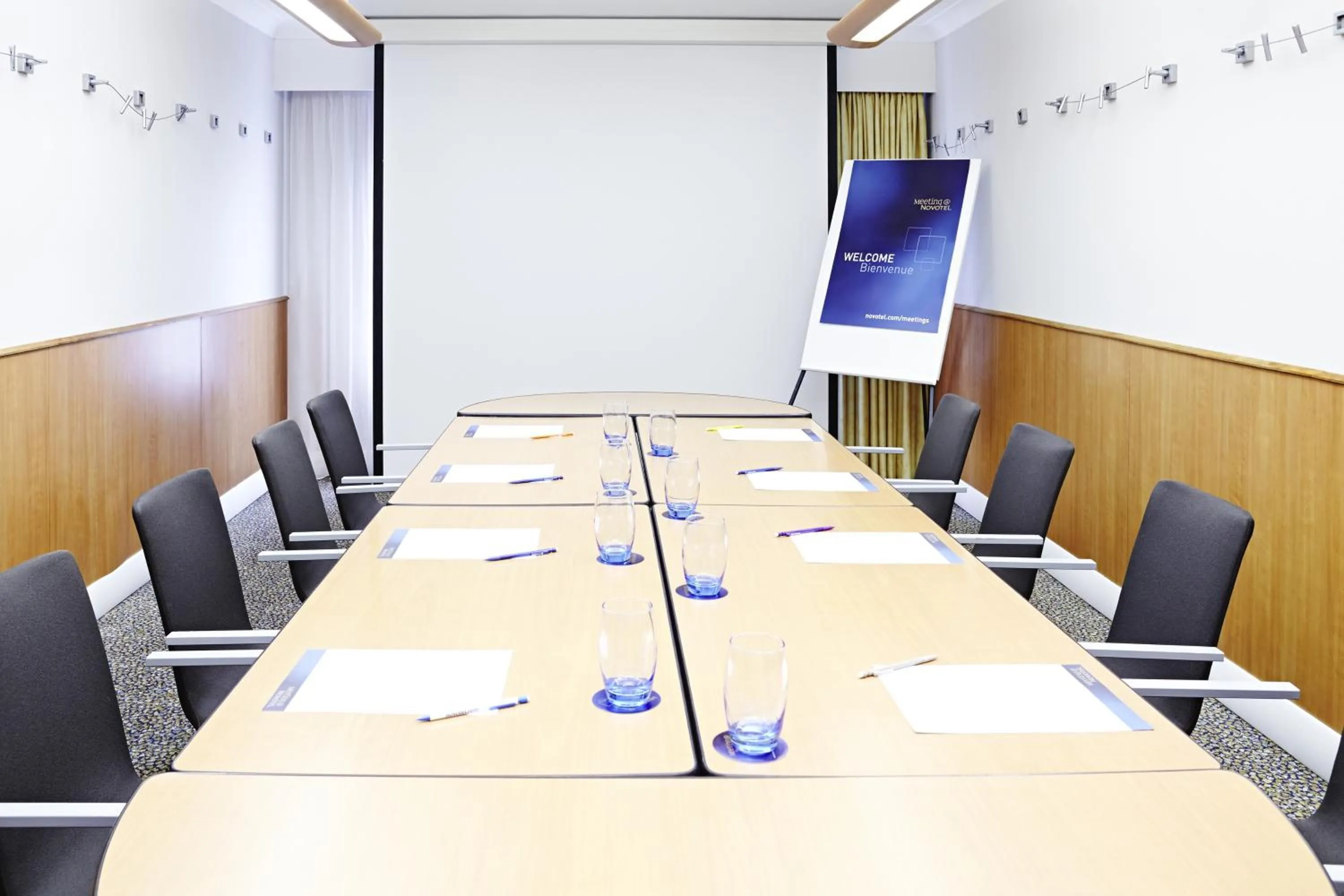 Meeting/conference room in Novotel Newcastle Airport