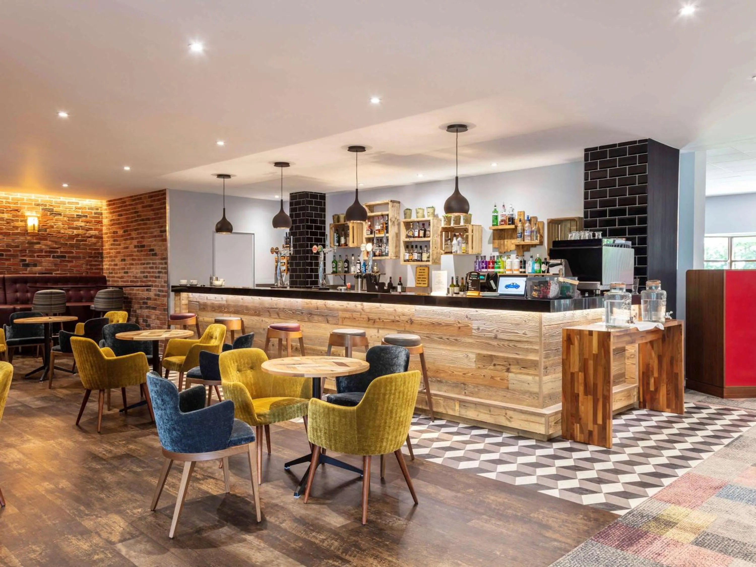 Restaurant/places to eat in Novotel Newcastle Airport