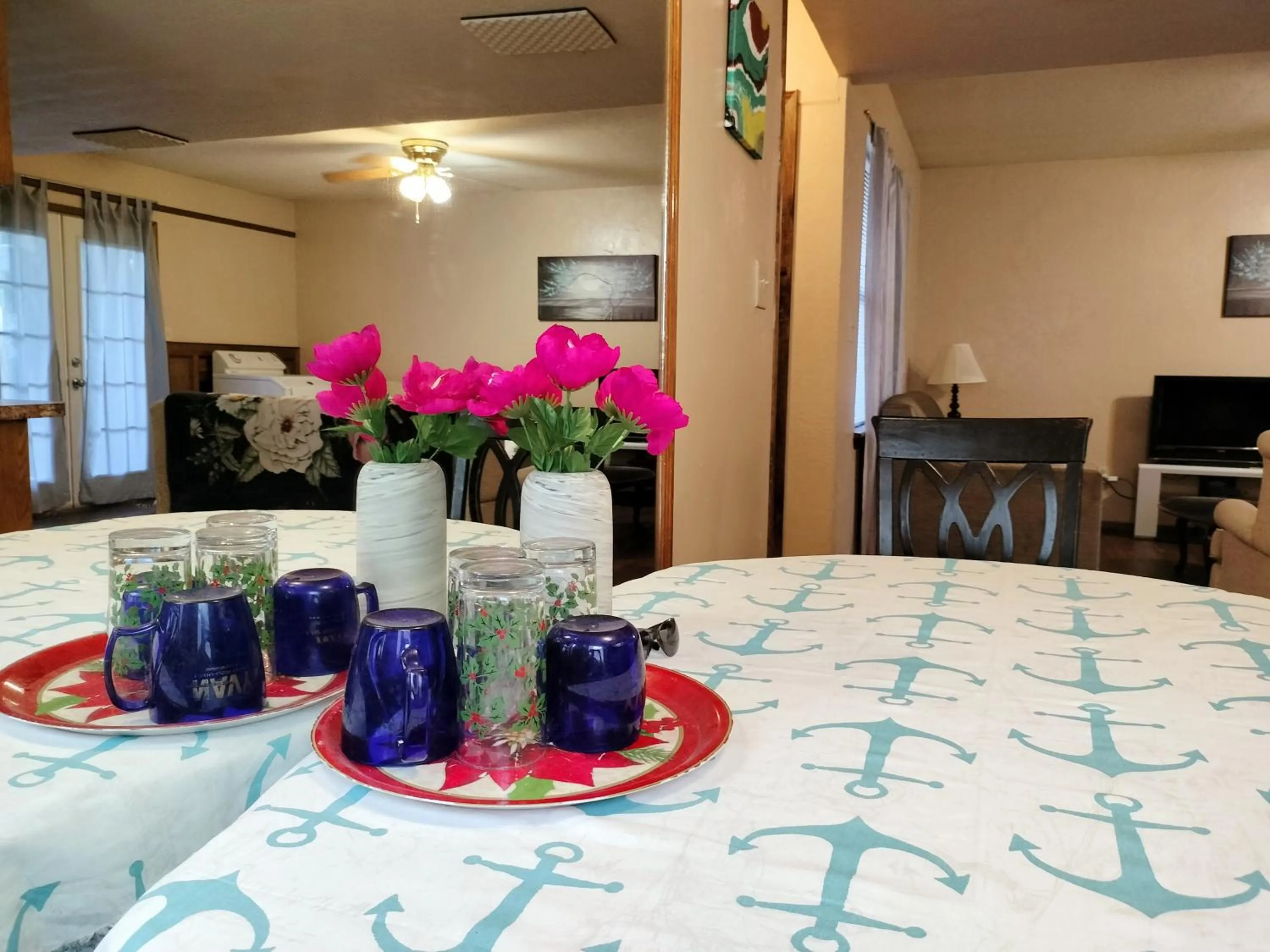 Golden Sunflower's Apt D