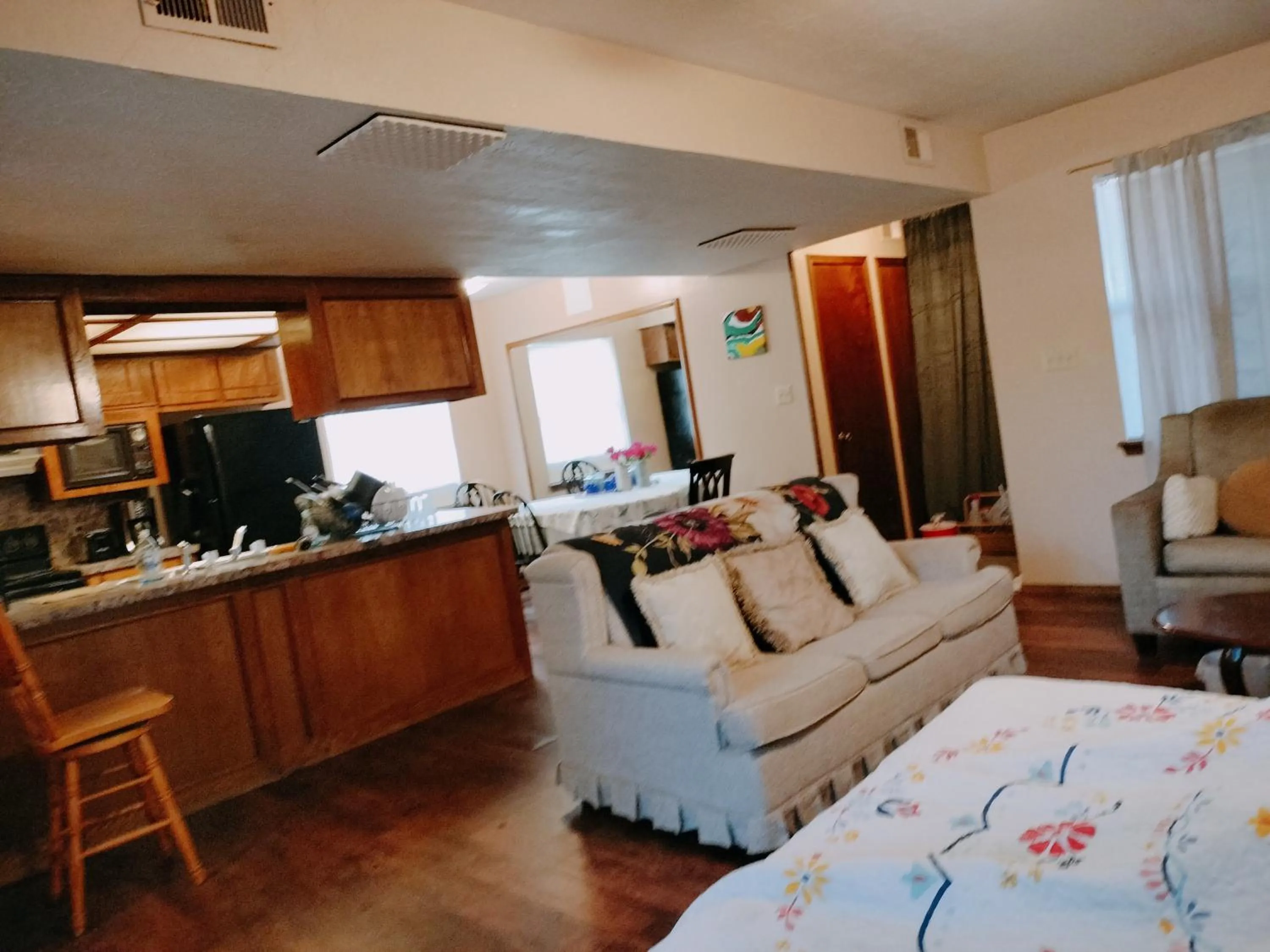 Golden Sunflower's Apt D