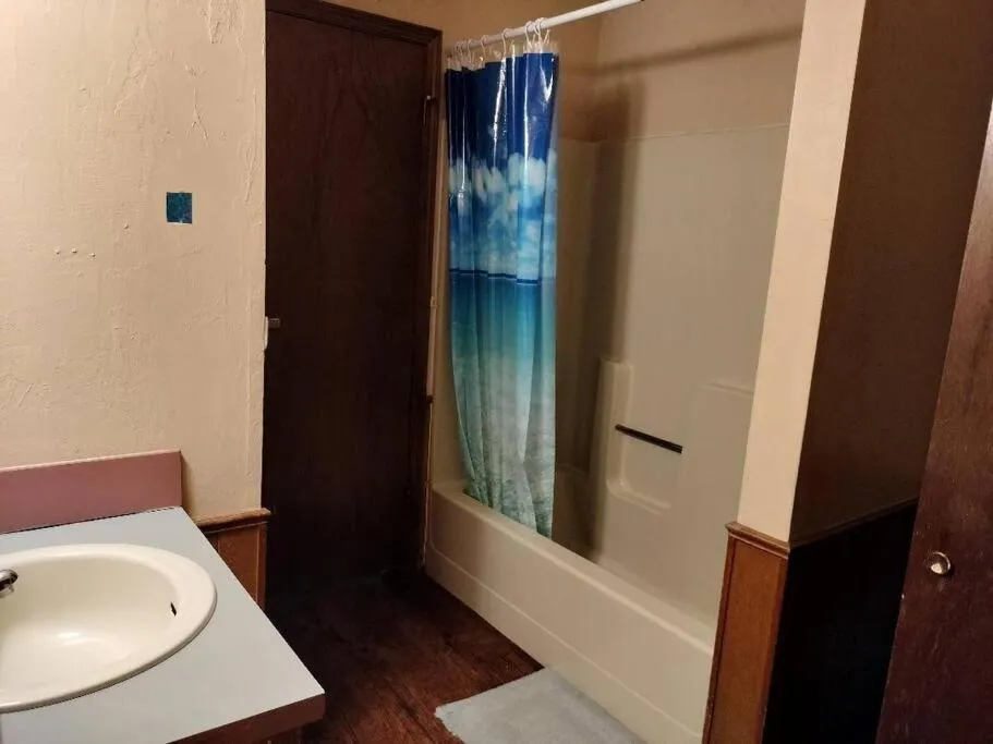 Golden Sunflower's Apt D