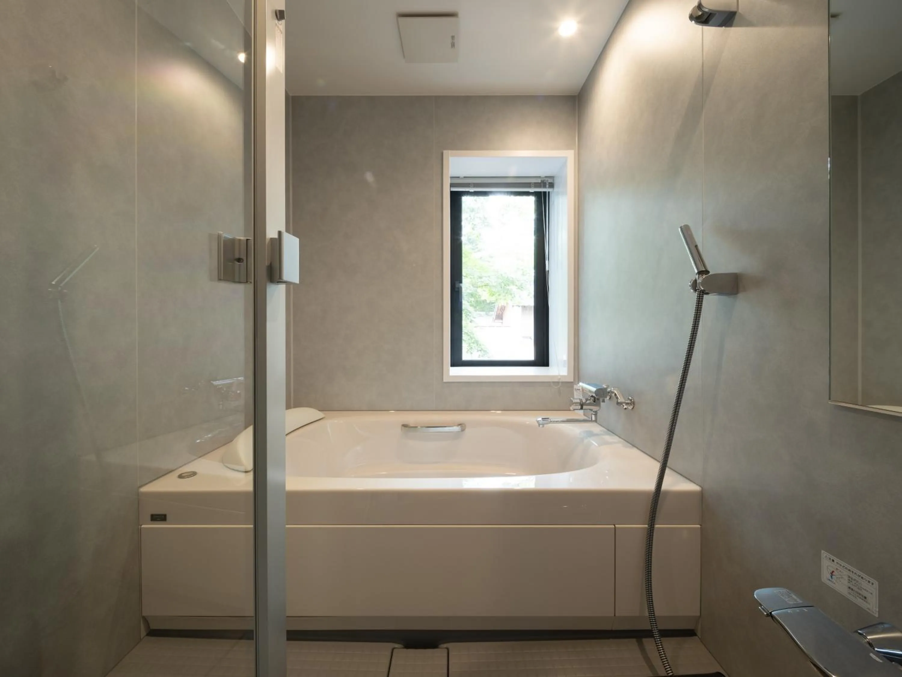 Photo of the whole room in LONGINGHOUSE Kyukaruizawa Suwanomori