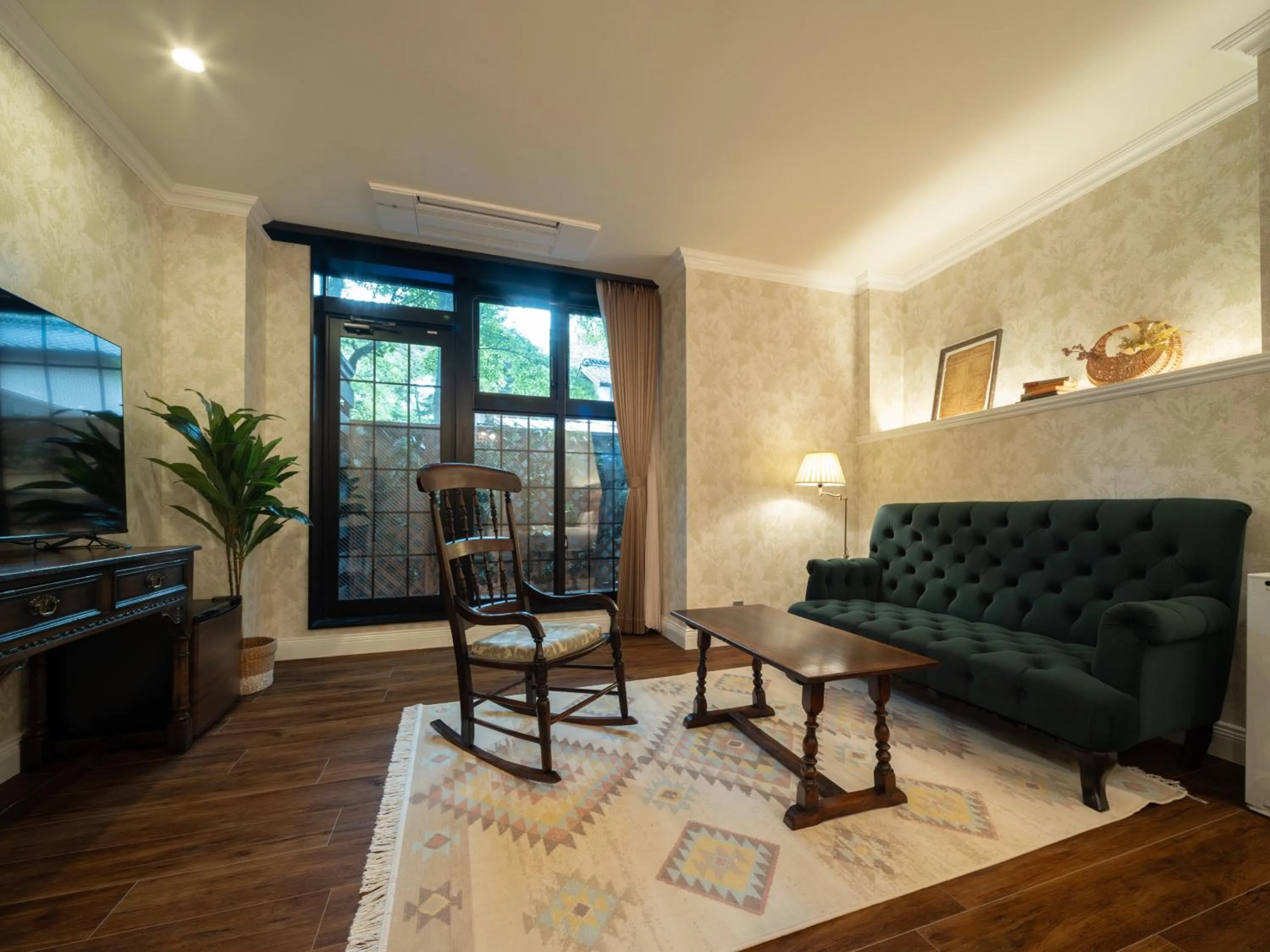 Photo of the whole room in LONGINGHOUSE Kyukaruizawa Suwanomori