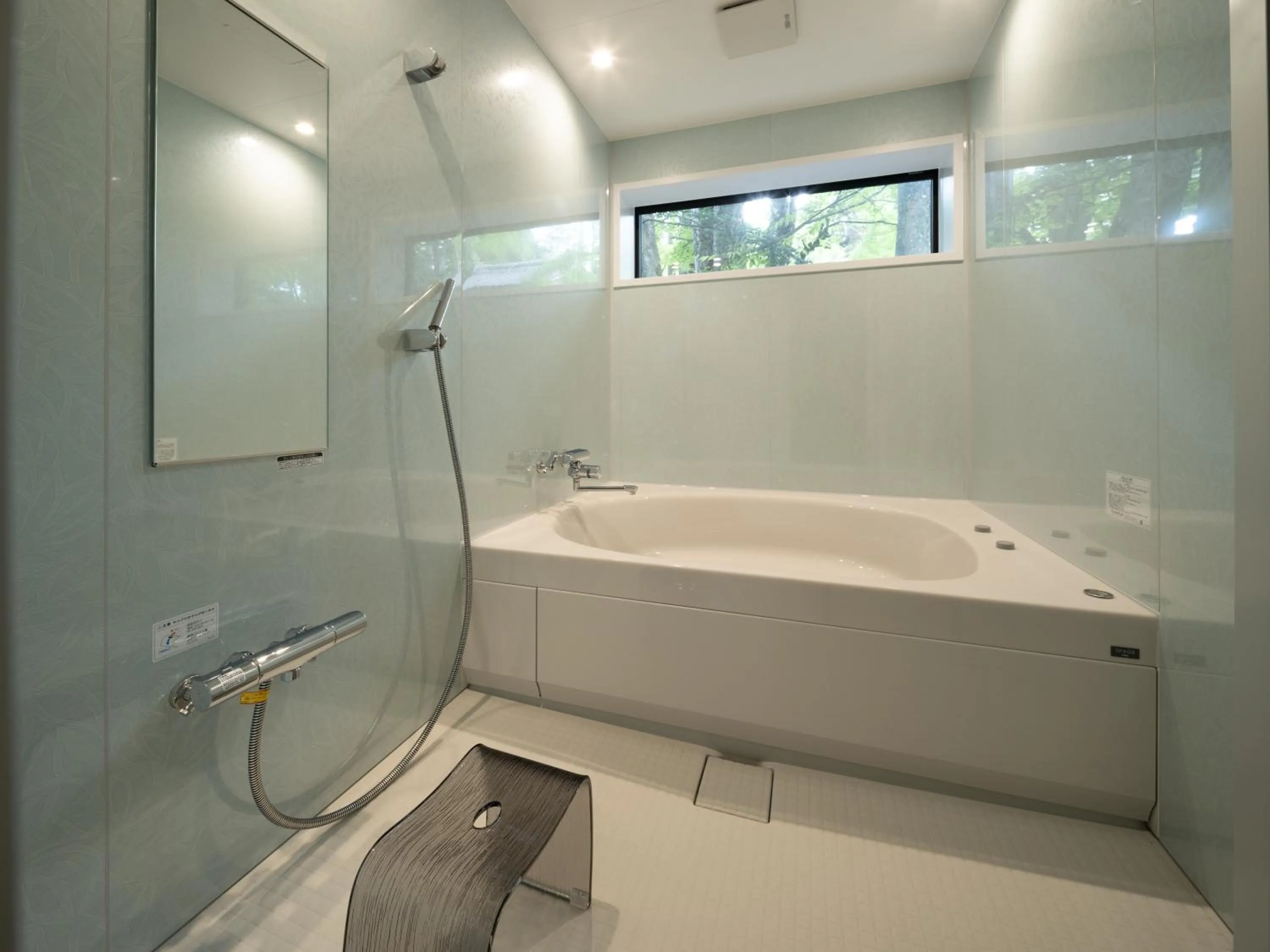 Photo of the whole room in LONGINGHOUSE Kyukaruizawa Suwanomori