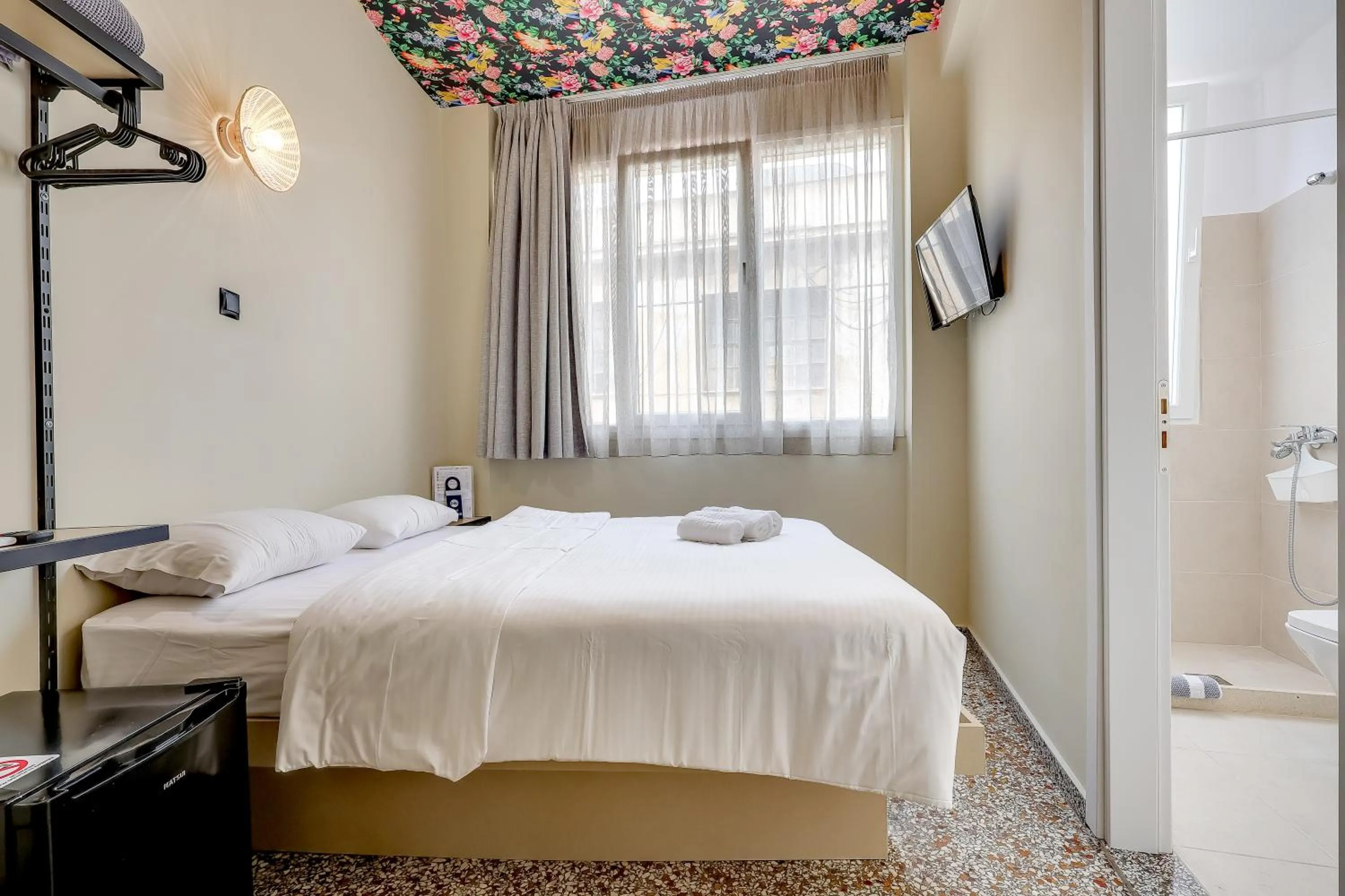 Photo of the whole room, Bed in 7ATHENS