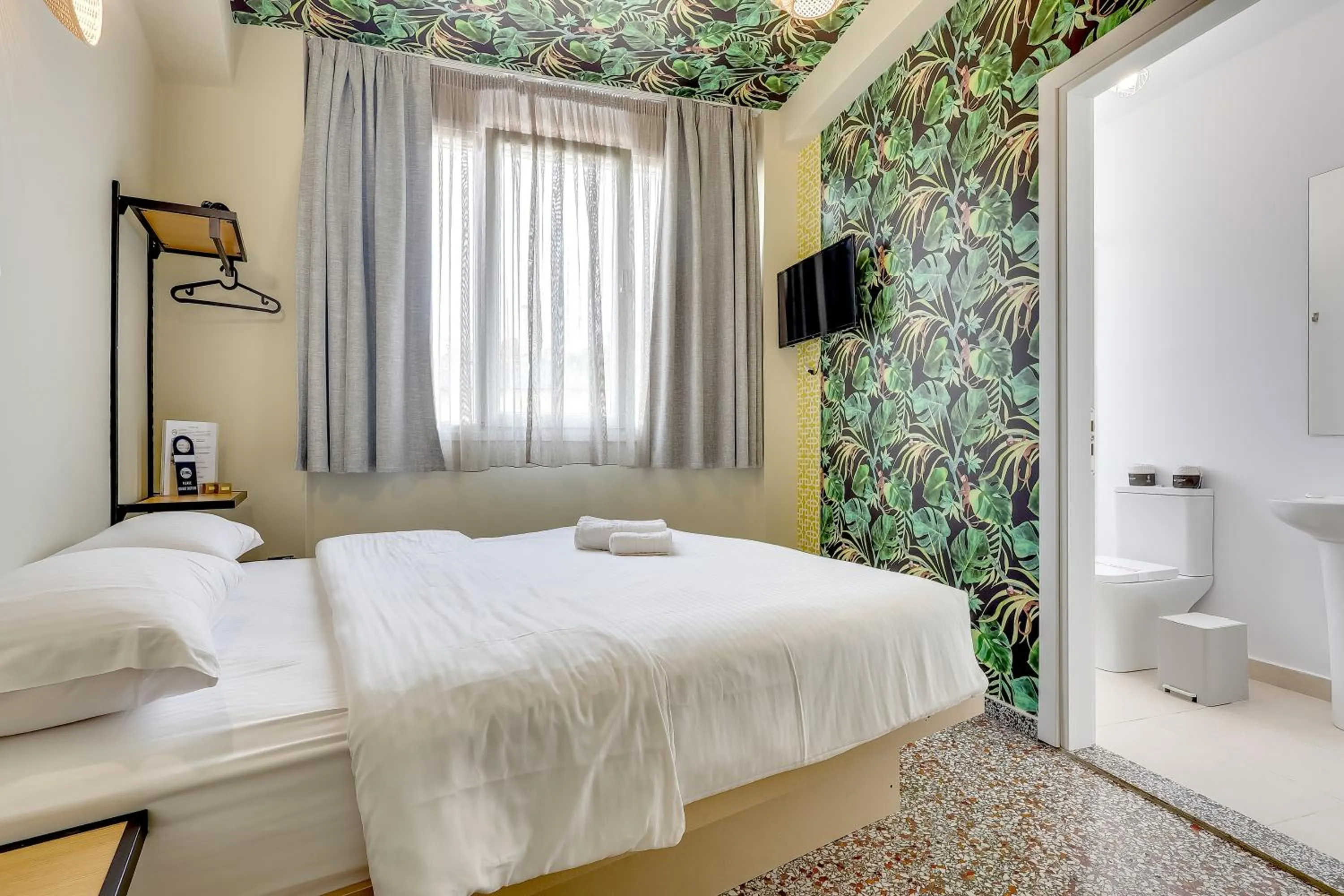 Photo of the whole room, Bed in 7ATHENS