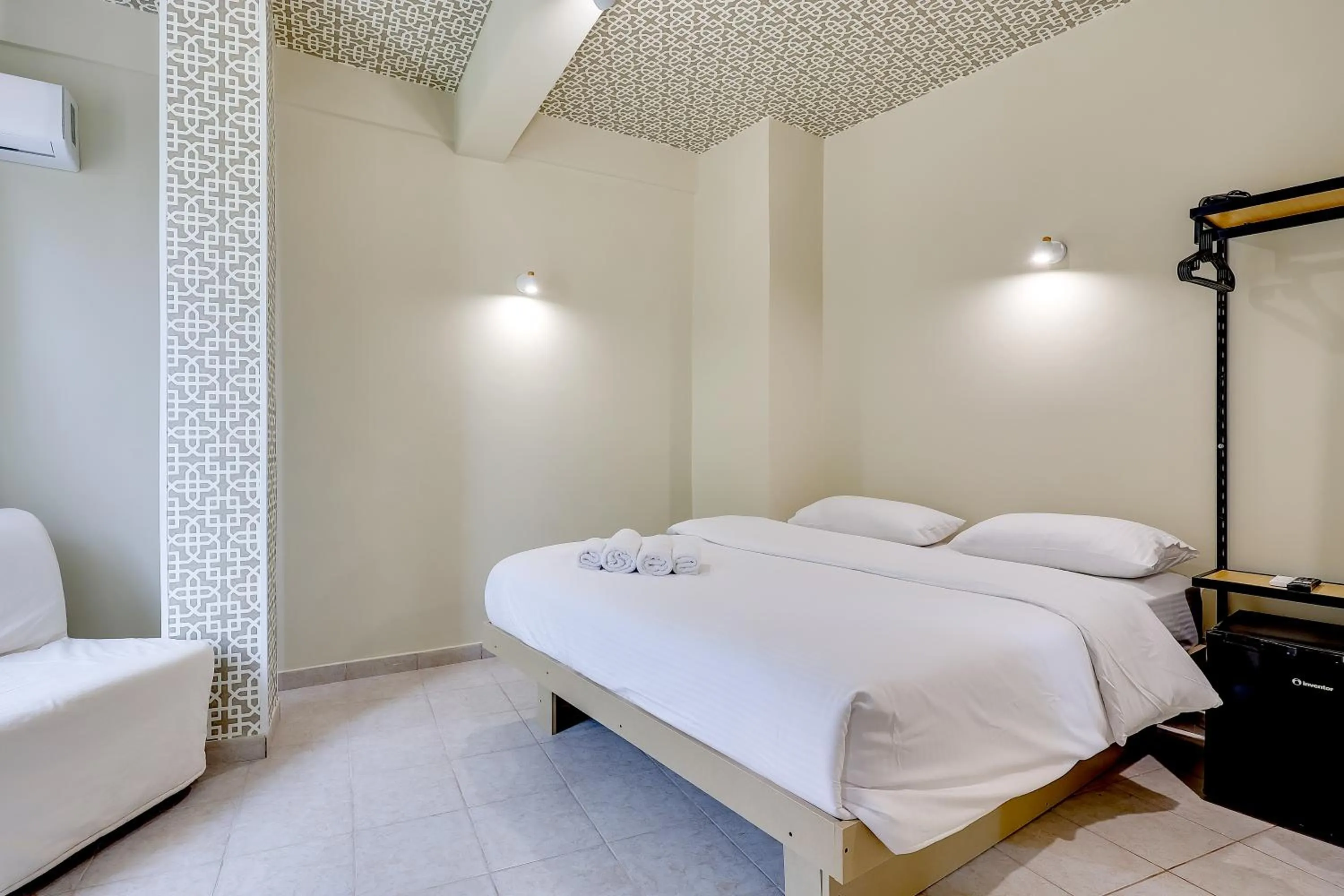 Photo of the whole room, Bed in 7ATHENS