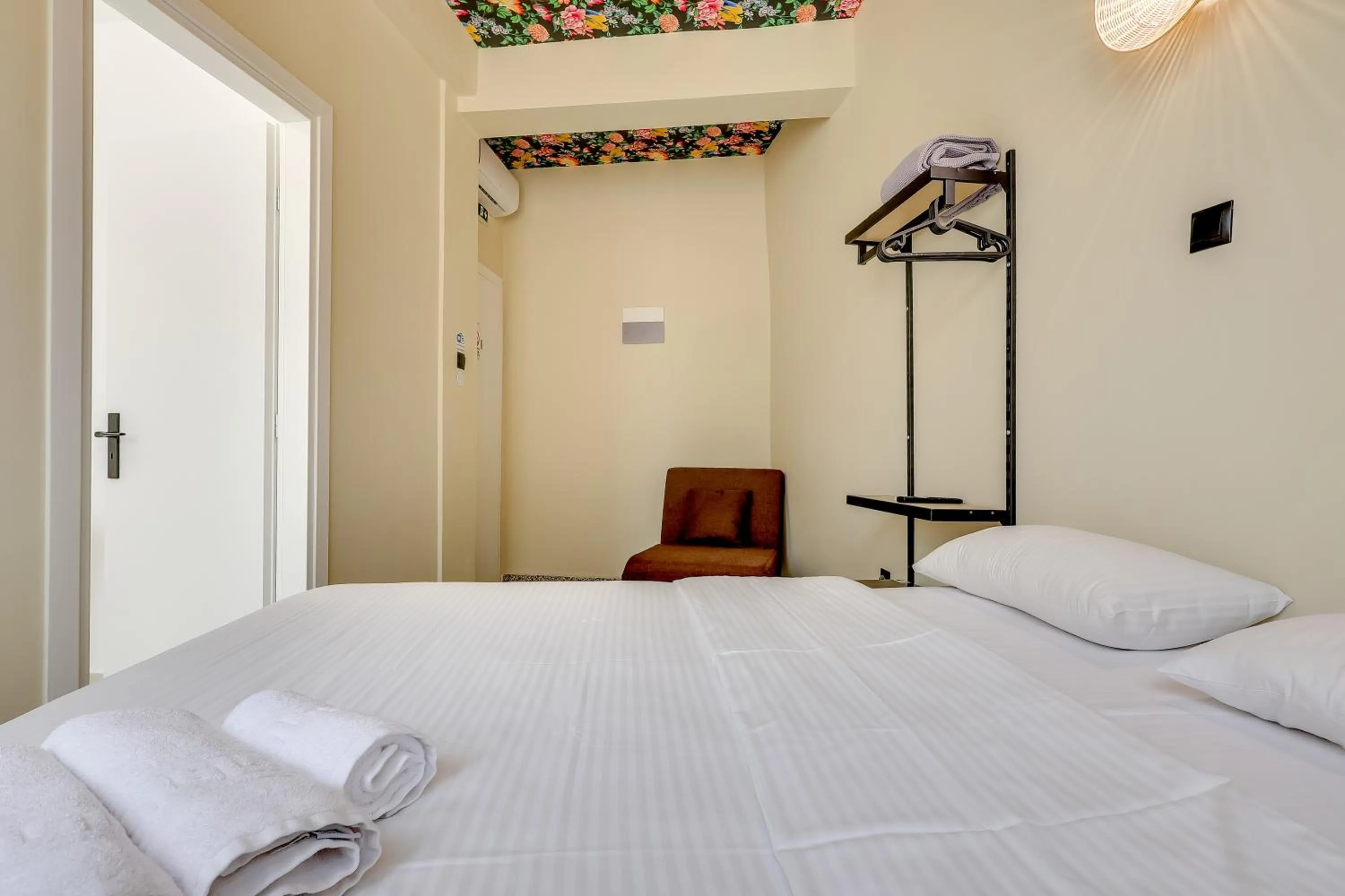 Photo of the whole room, Bed in 7ATHENS