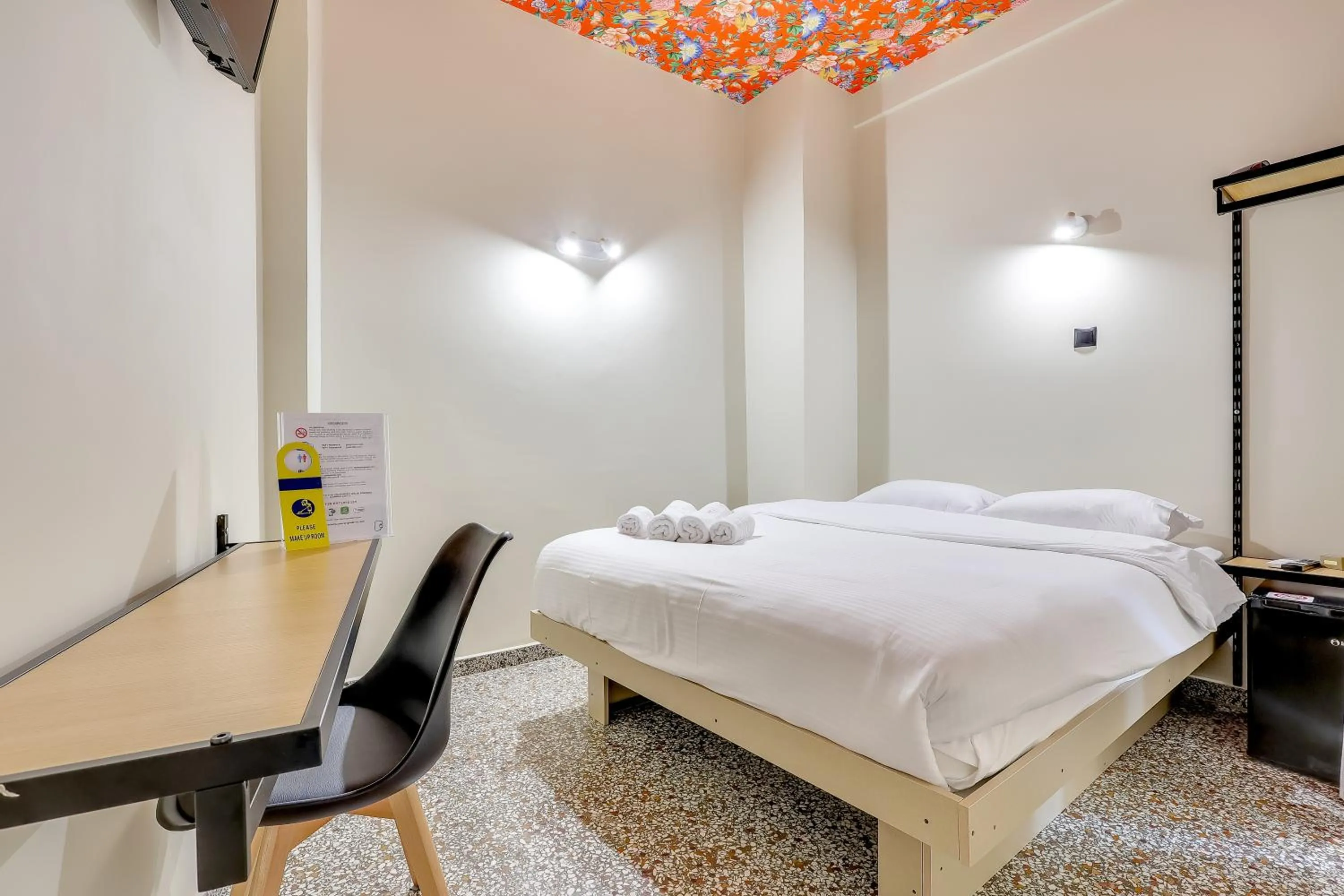 Photo of the whole room, Bed in 7ATHENS