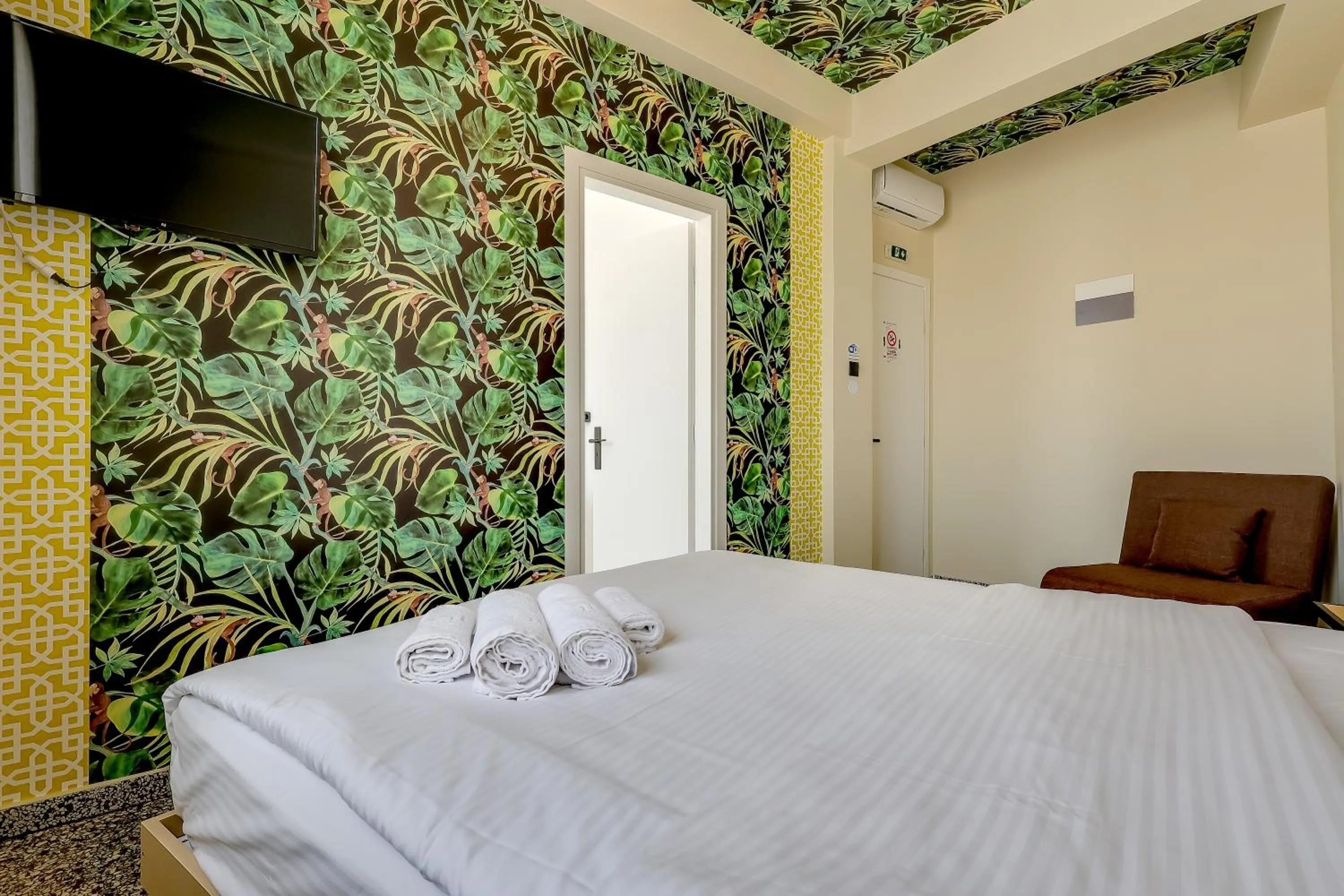 Photo of the whole room, Bed in 7ATHENS