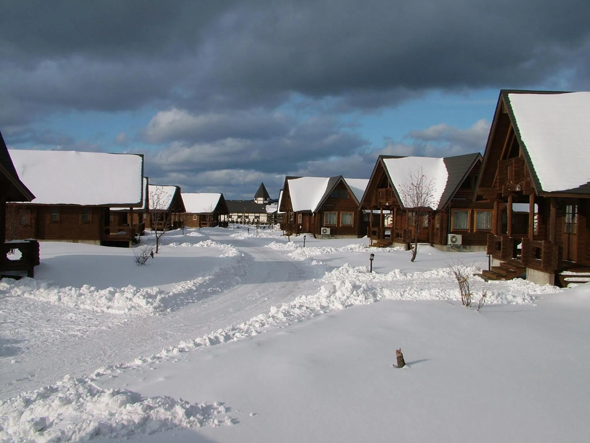 Property building in Awone Shirakami Juniko