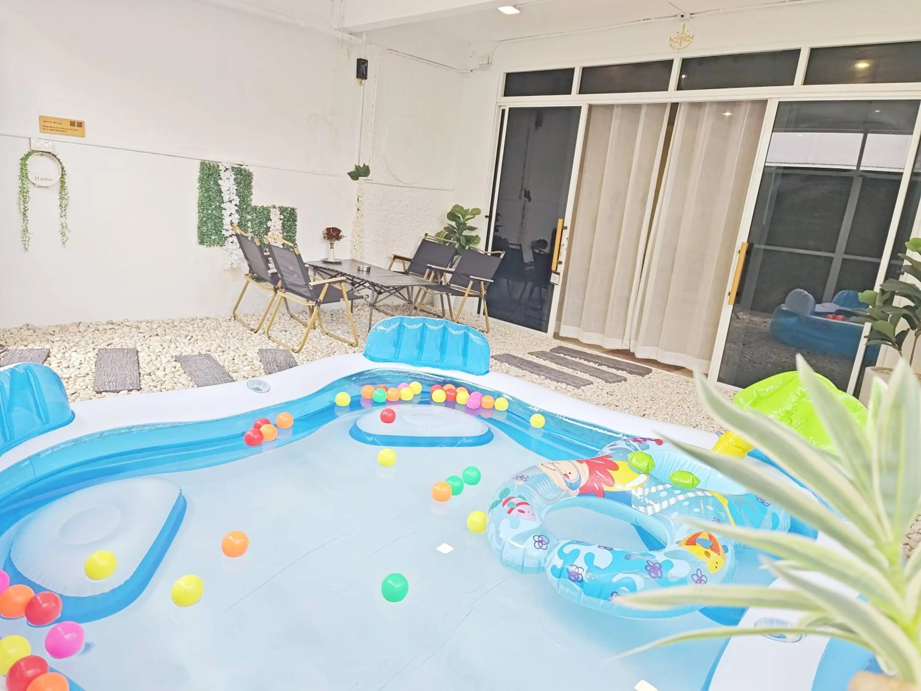 Swimming pool in Ratchada Retreat Villa 2