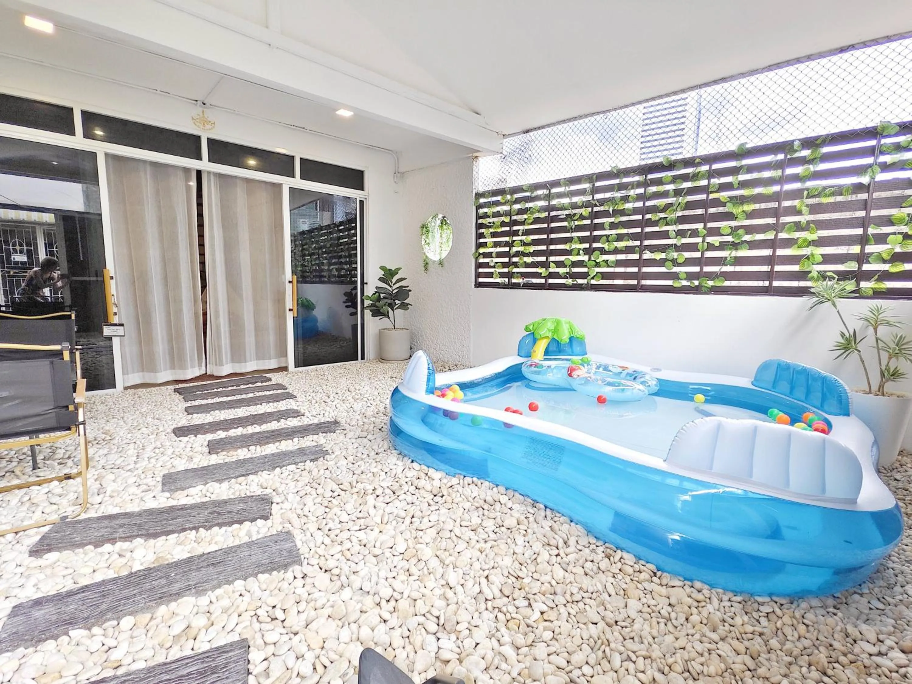 Swimming pool in Ratchada Retreat Villa 2
