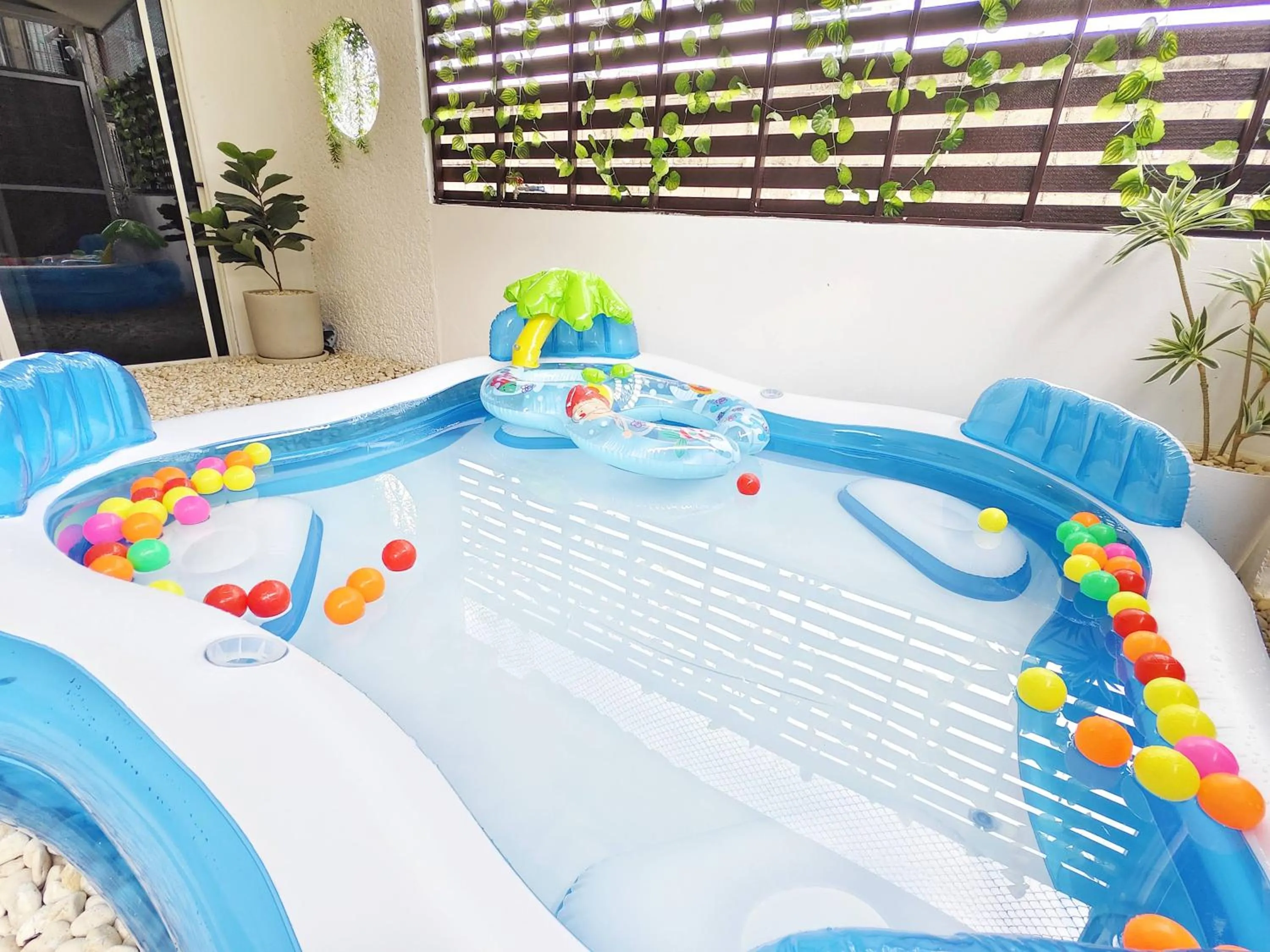 Swimming pool in Ratchada Retreat Villa 2