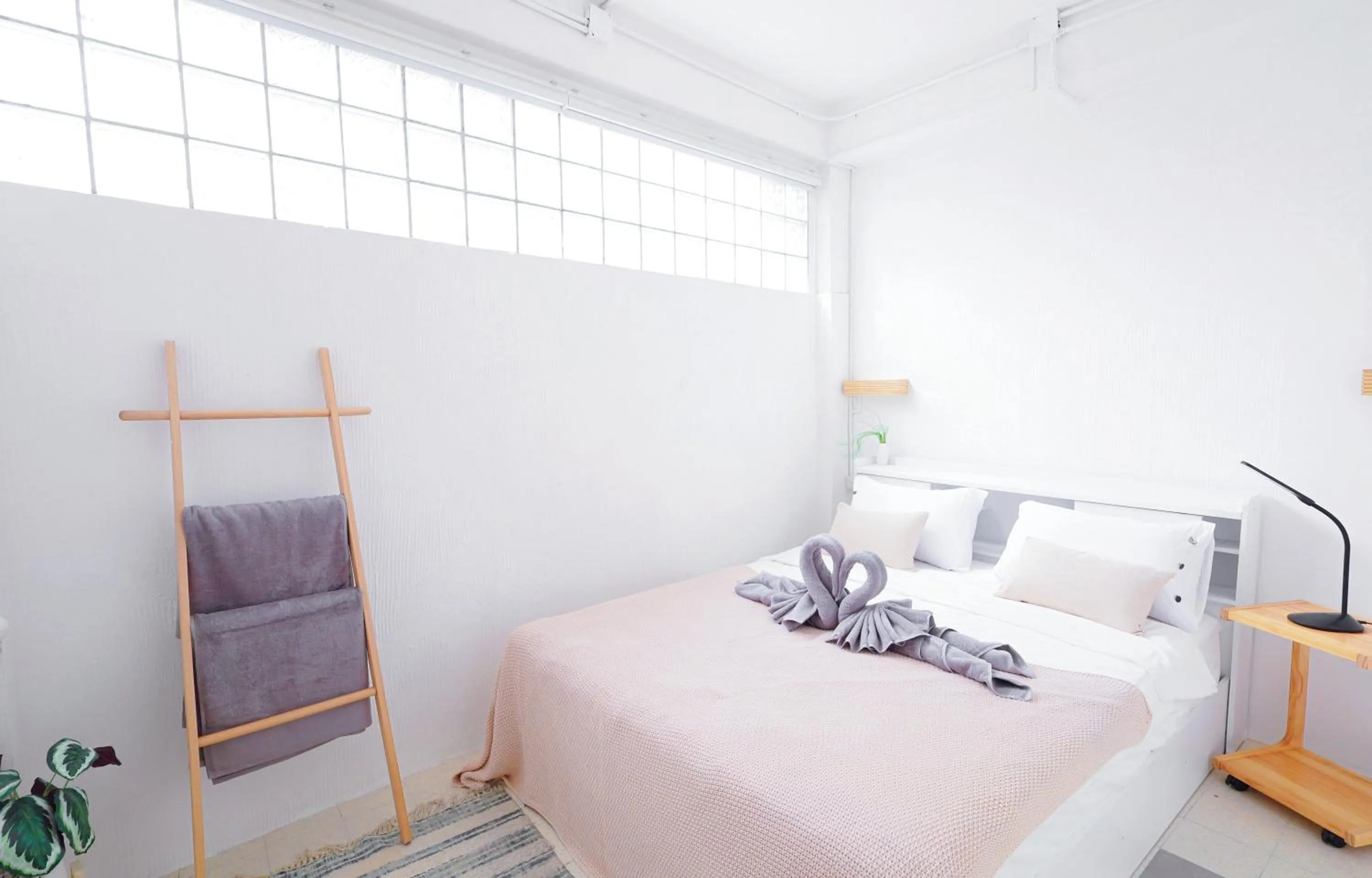 Bed in Ratchada Retreat Villa 2