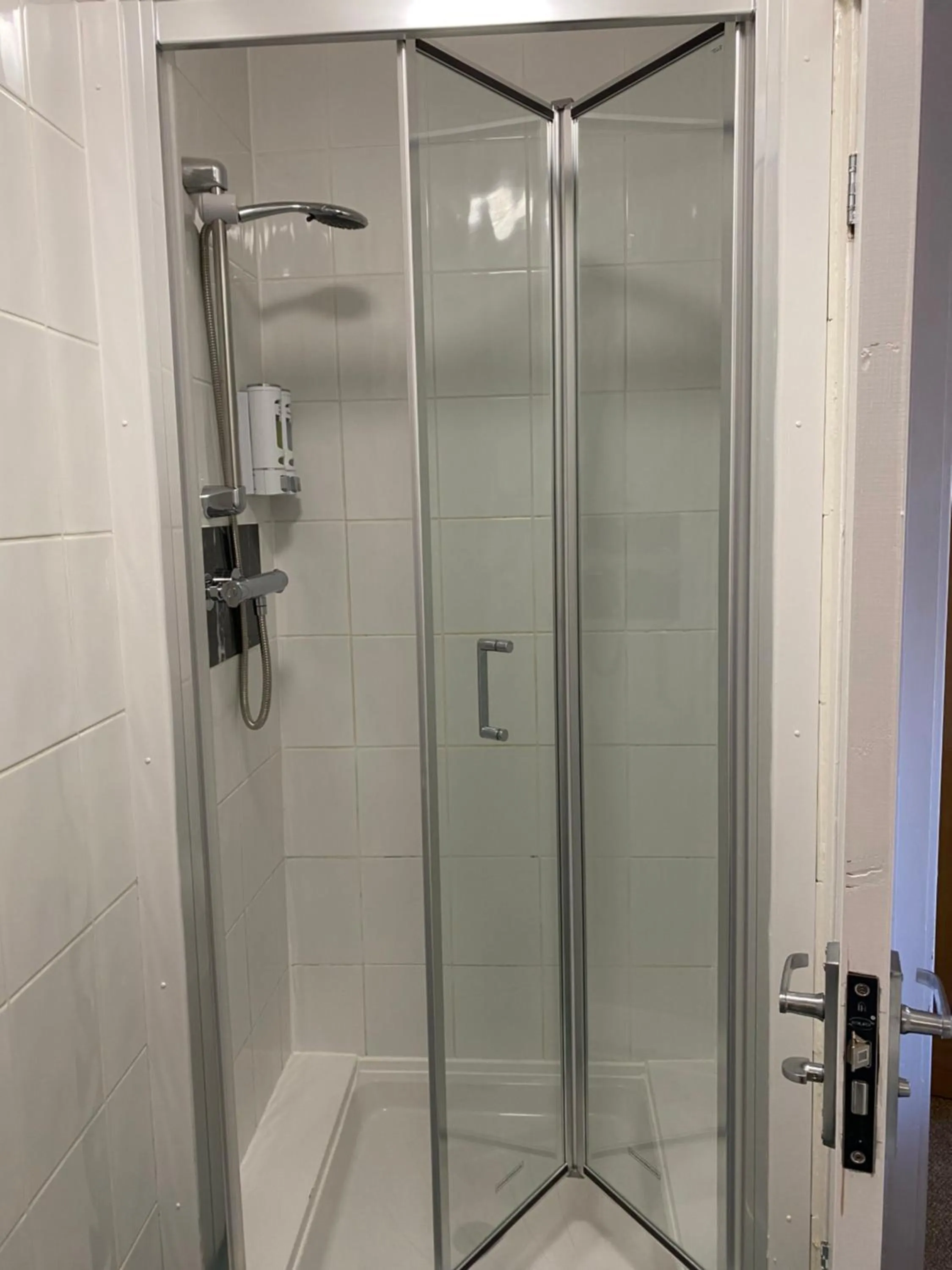 Shower in The New Talbot Hotel