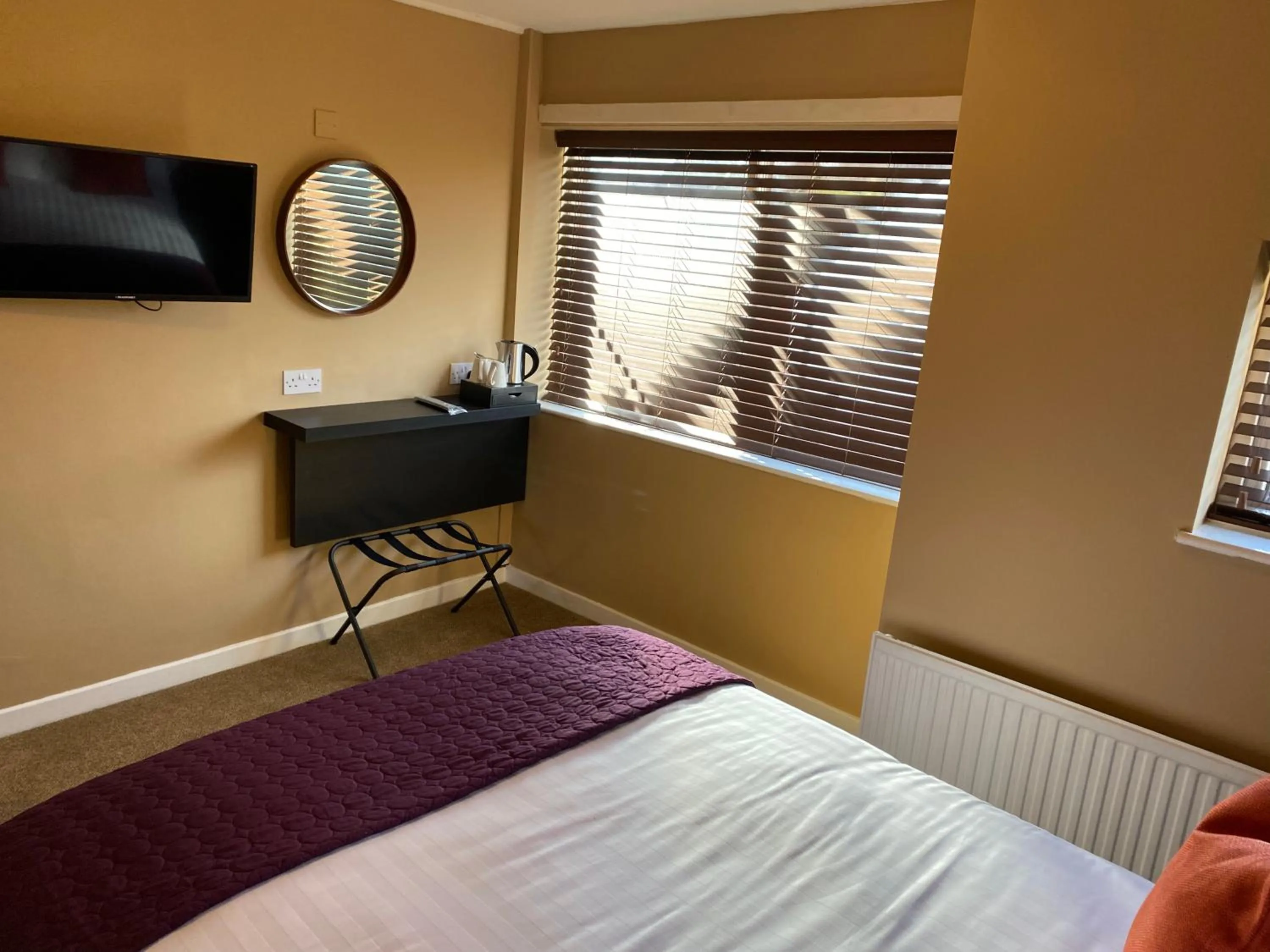 Bedroom, Bed in The New Talbot Hotel