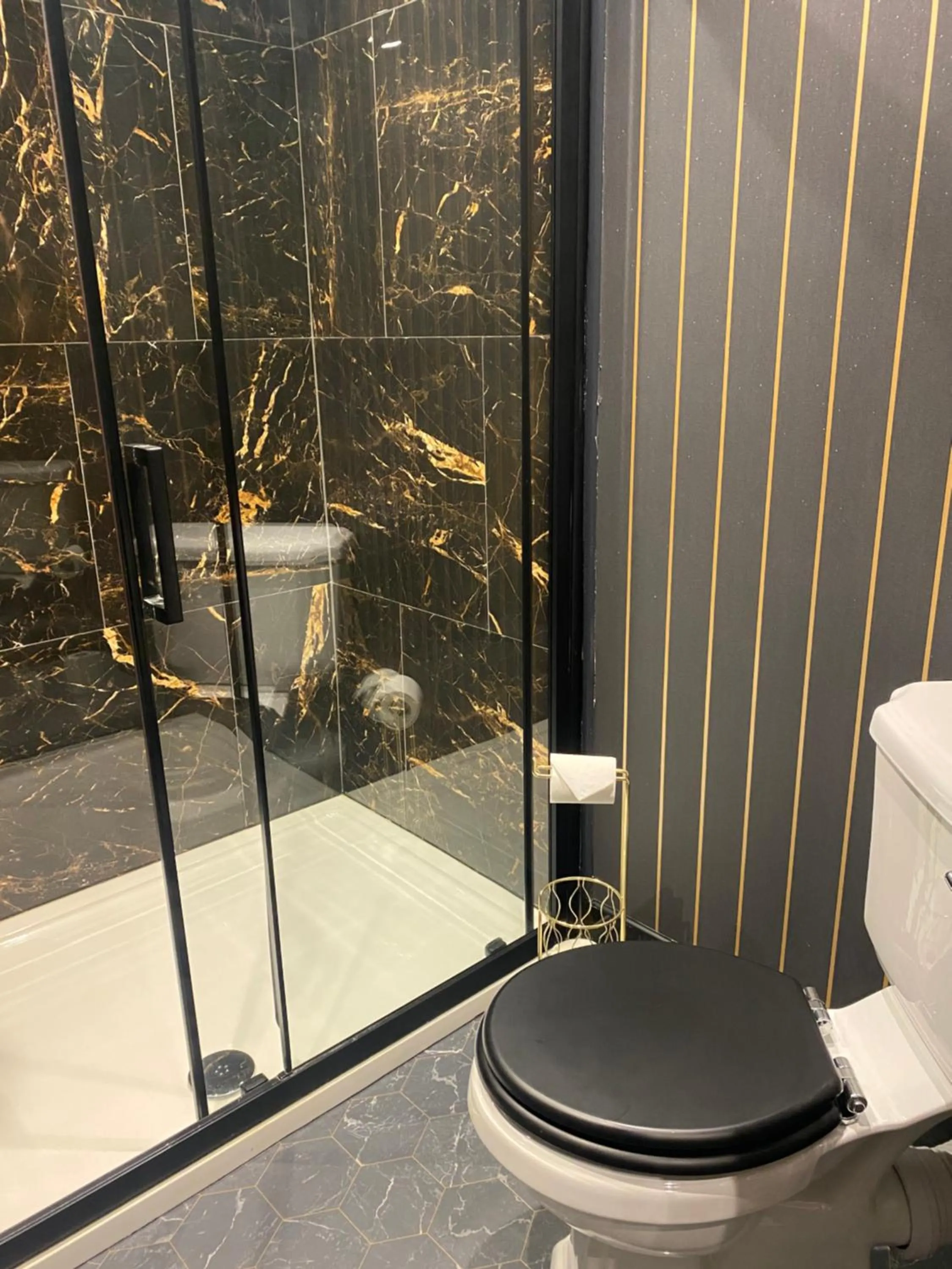 Shower in The New Talbot Hotel