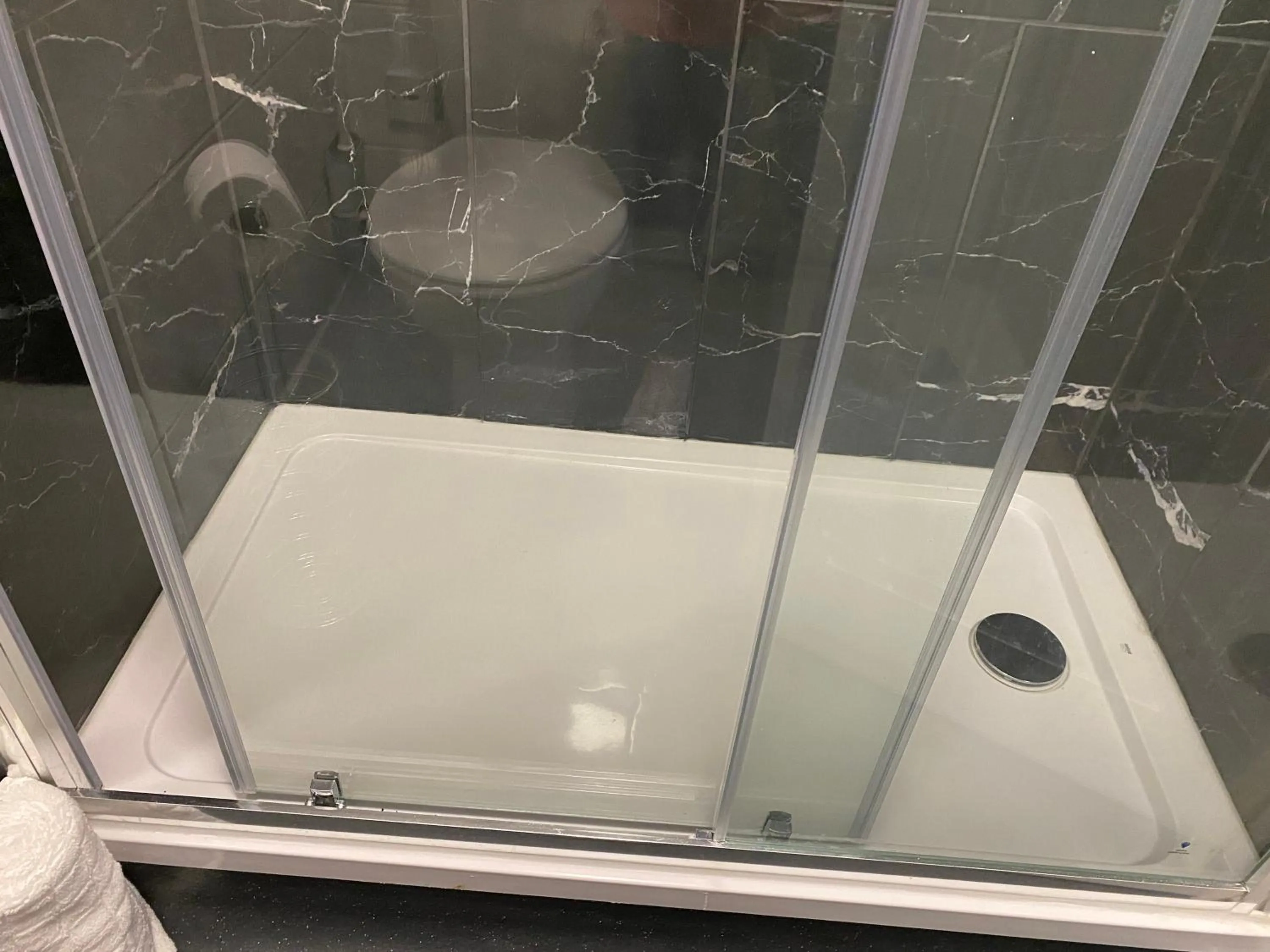 Shower in The New Talbot Hotel